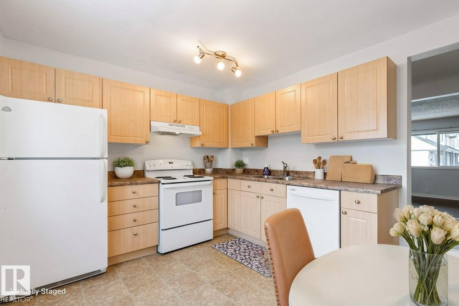 Photo 15 at 4 - 18010 98 Avenue NW, La Perle, Edmonton