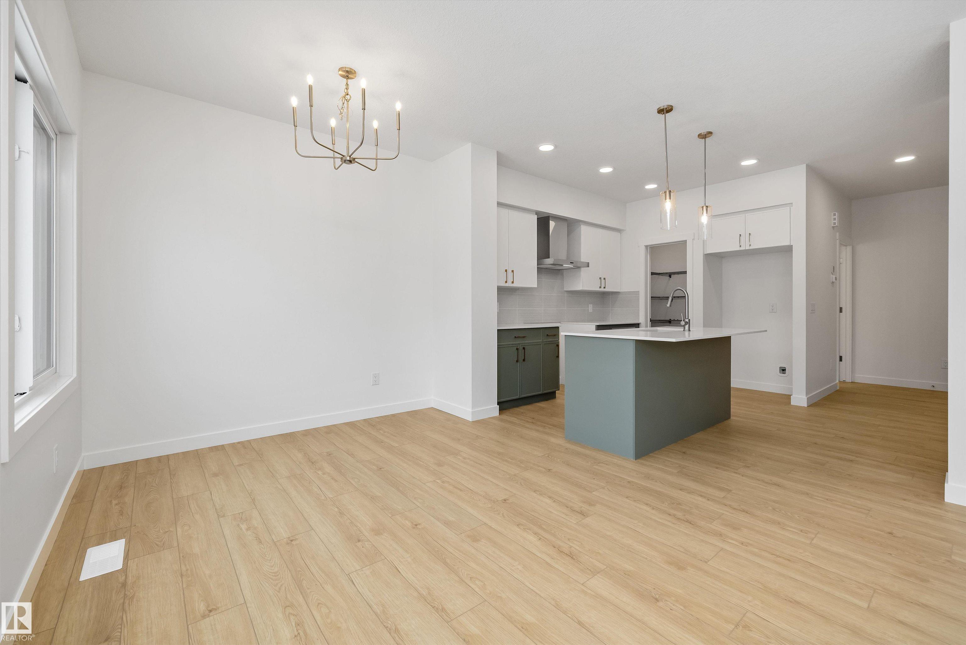 Photo 13 at 915 19 Avenue NW, Aster, Edmonton