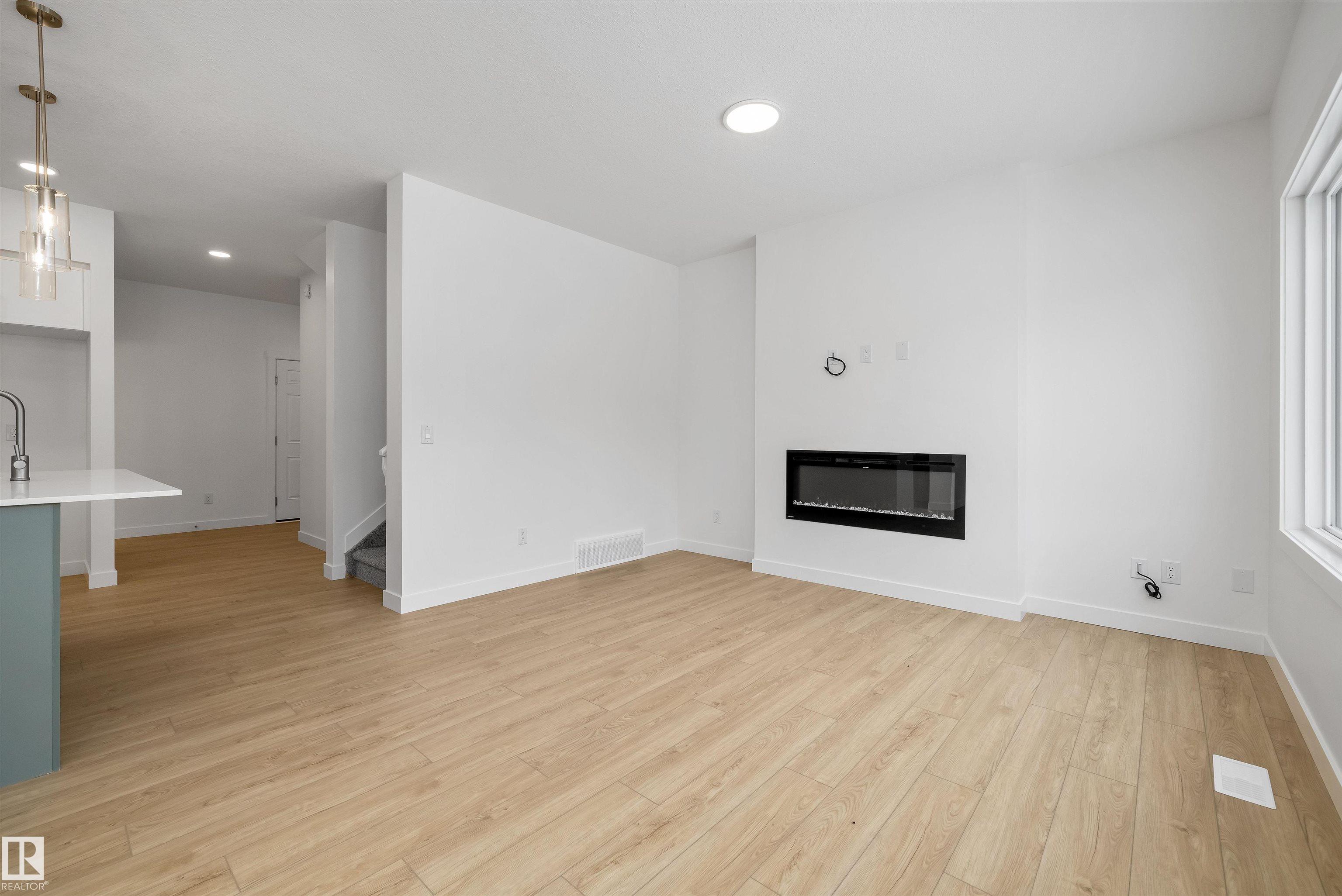 Photo 15 at 915 19 Avenue NW, Aster, Edmonton