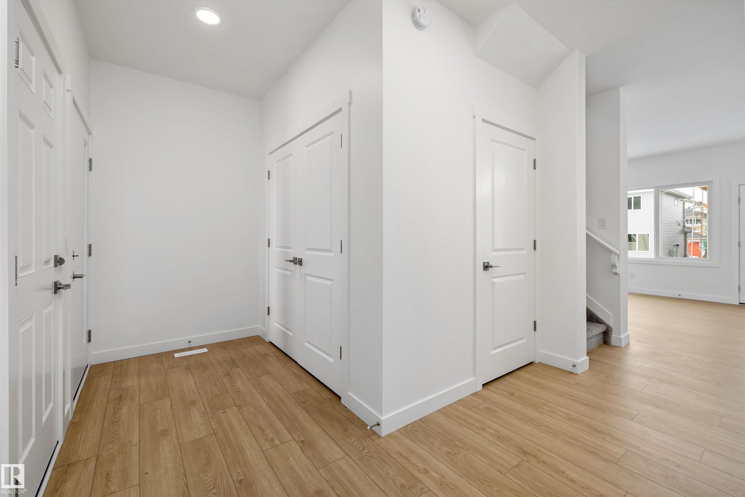 Photo 3 at 915 19 Avenue NW, Aster, Edmonton