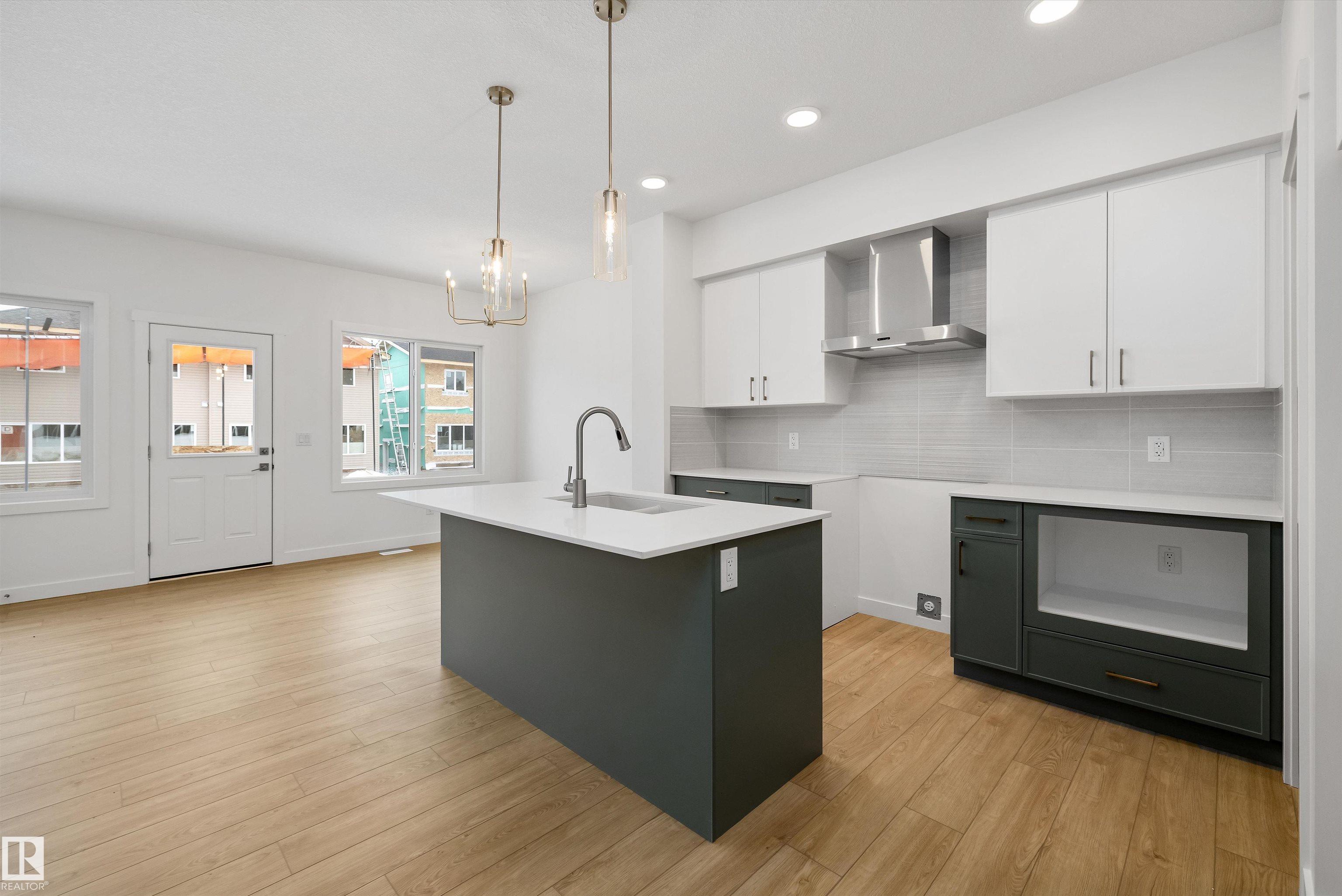 Photo 6 at 915 19 Avenue NW, Aster, Edmonton