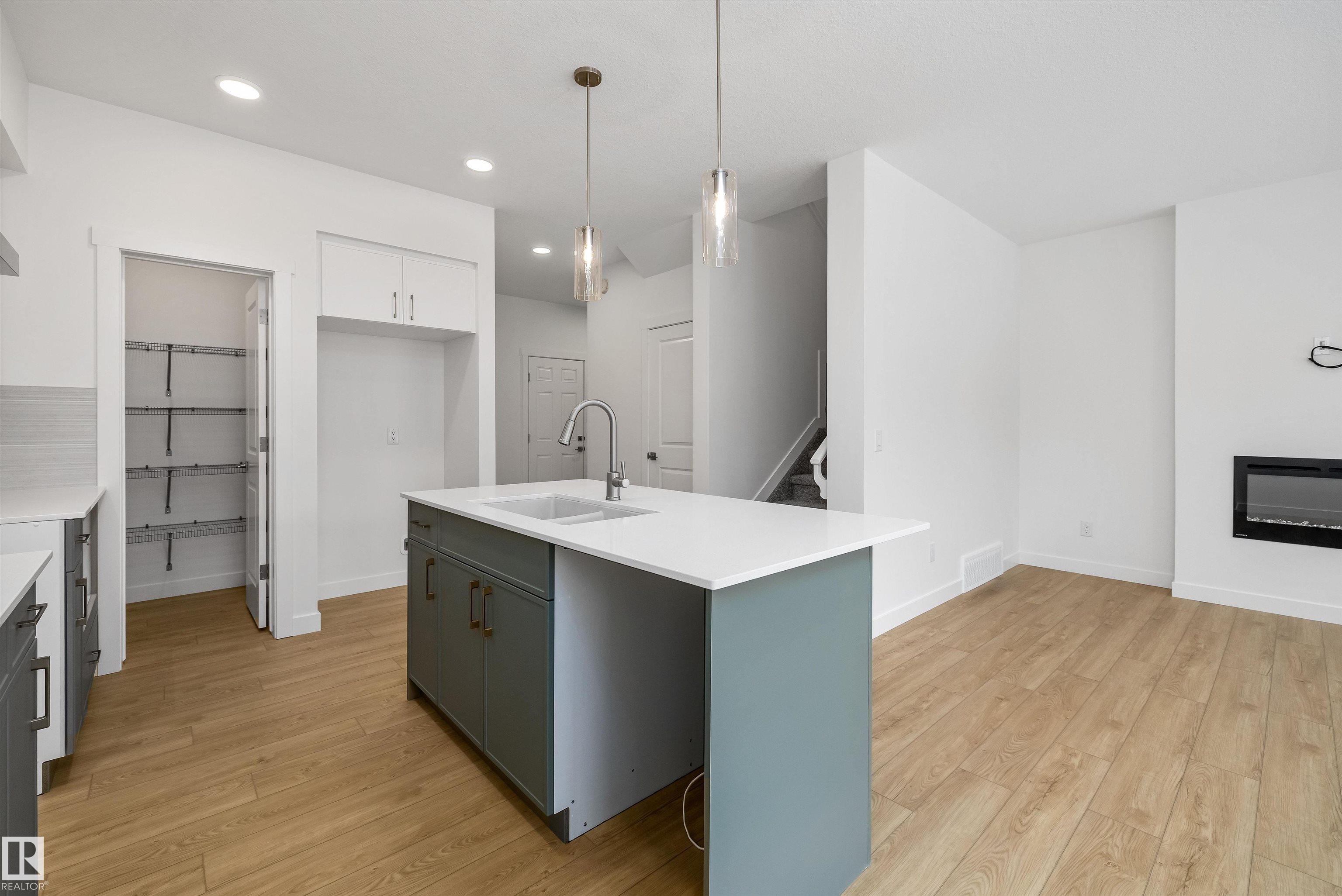 Photo 8 at 915 19 Avenue NW, Aster, Edmonton