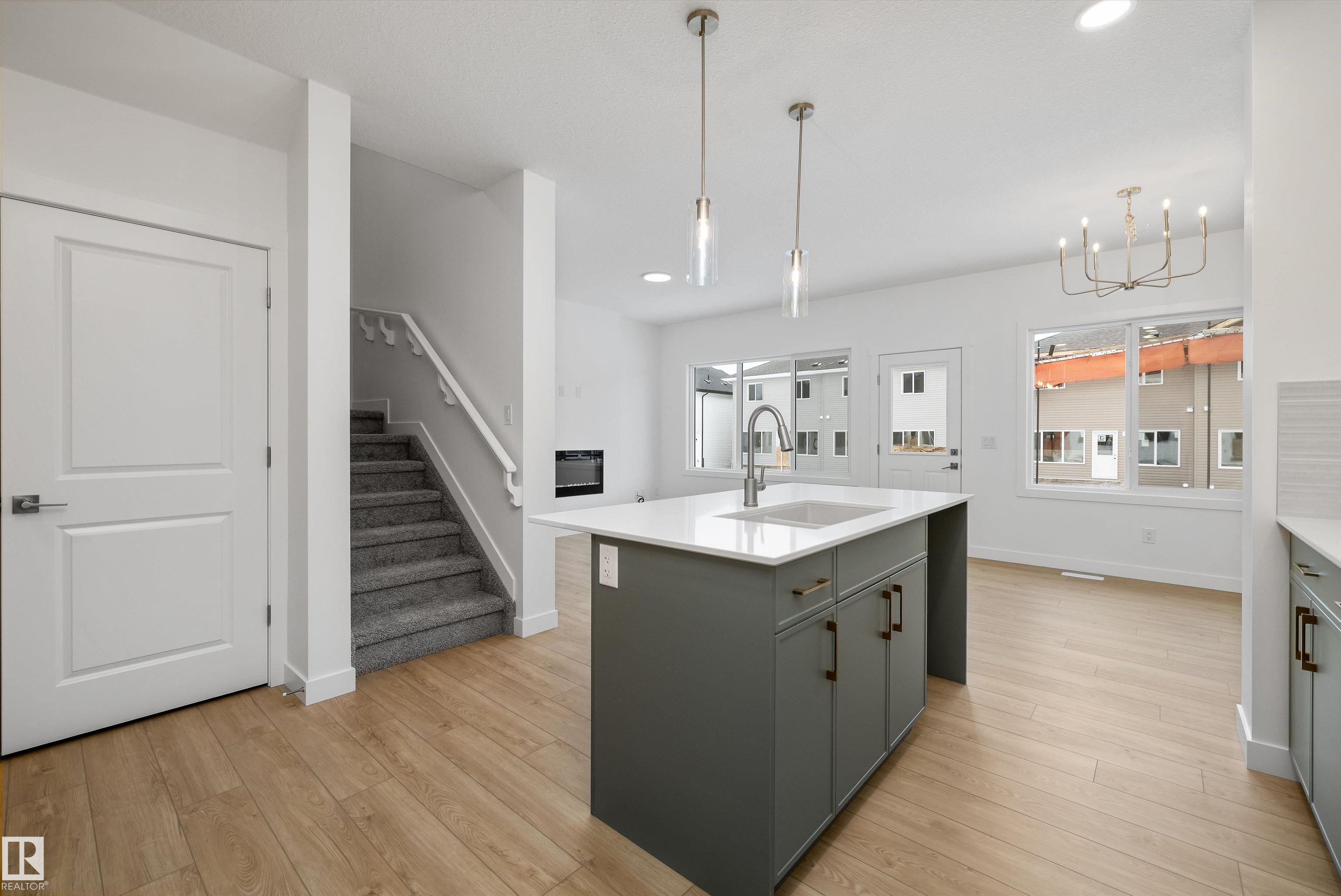 Photo 9 at 915 19 Avenue NW, Aster, Edmonton