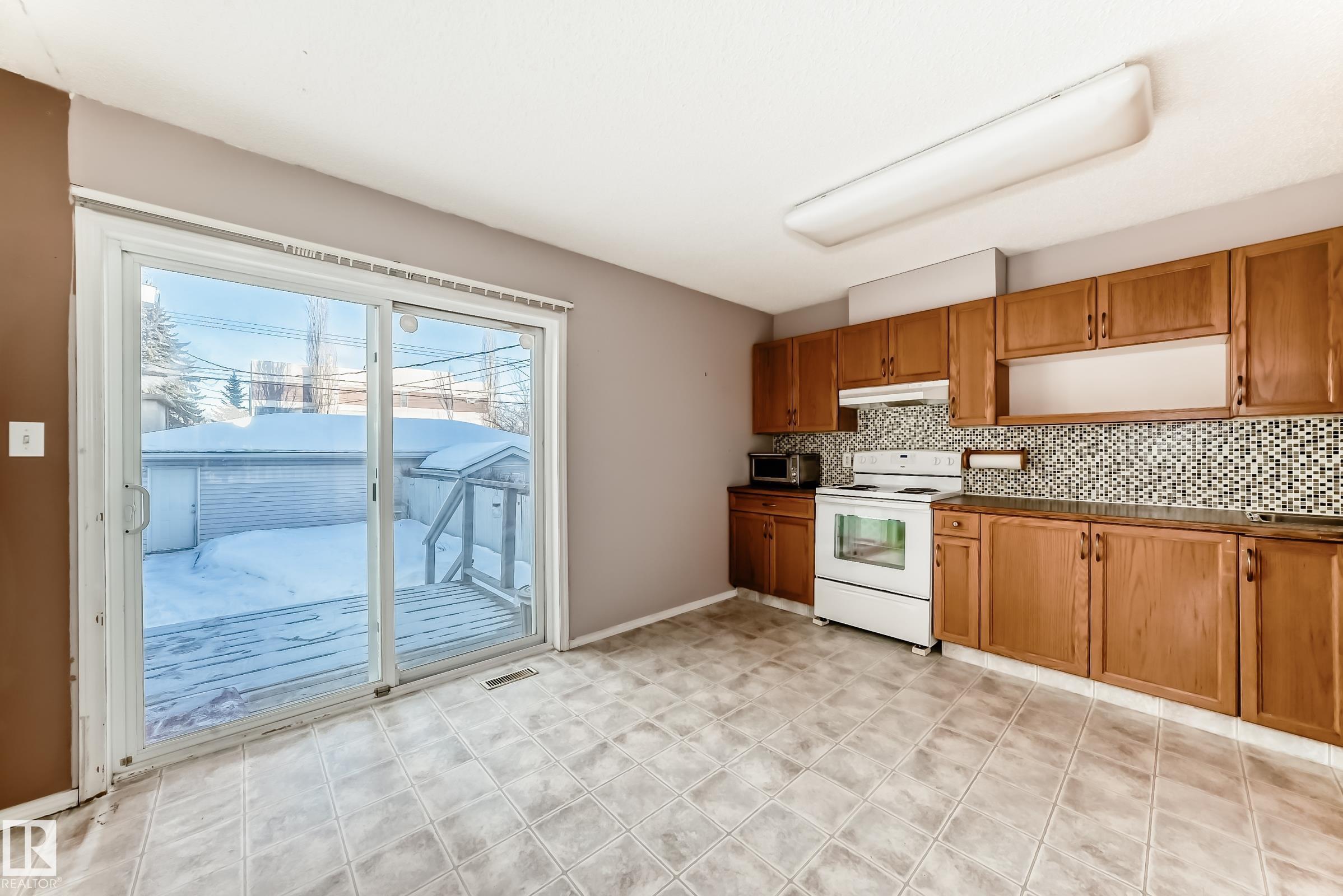 Photo 8 at 11609 125 Street NW, Inglewood, Edmonton