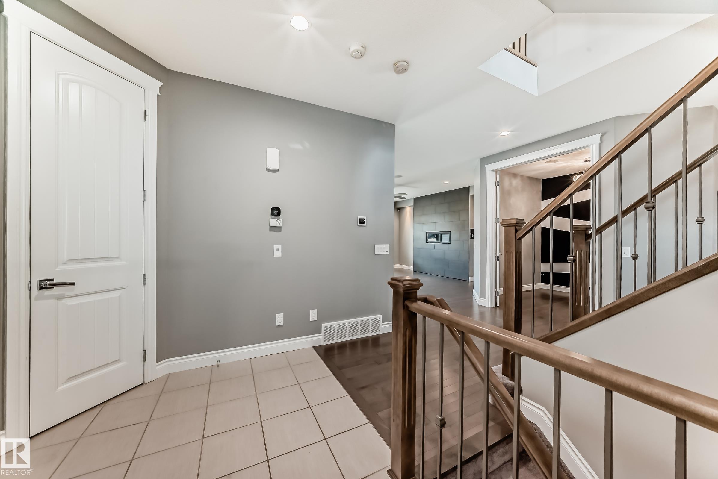 Photo 6 at 1921 33 Street NW, Laurel, Edmonton