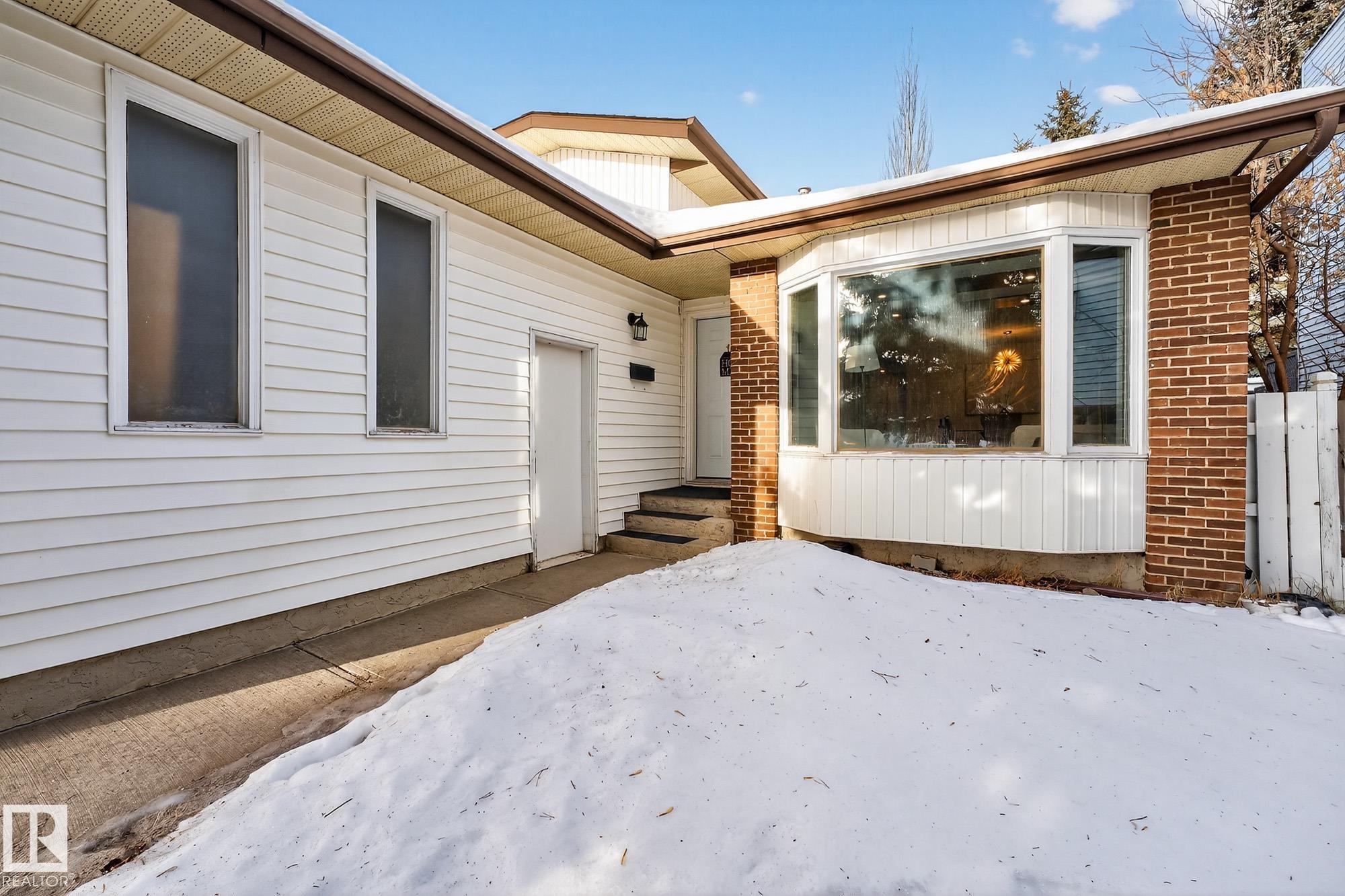 Photo 11 at 7924 157 Avenue NW, Mayliewan, Edmonton