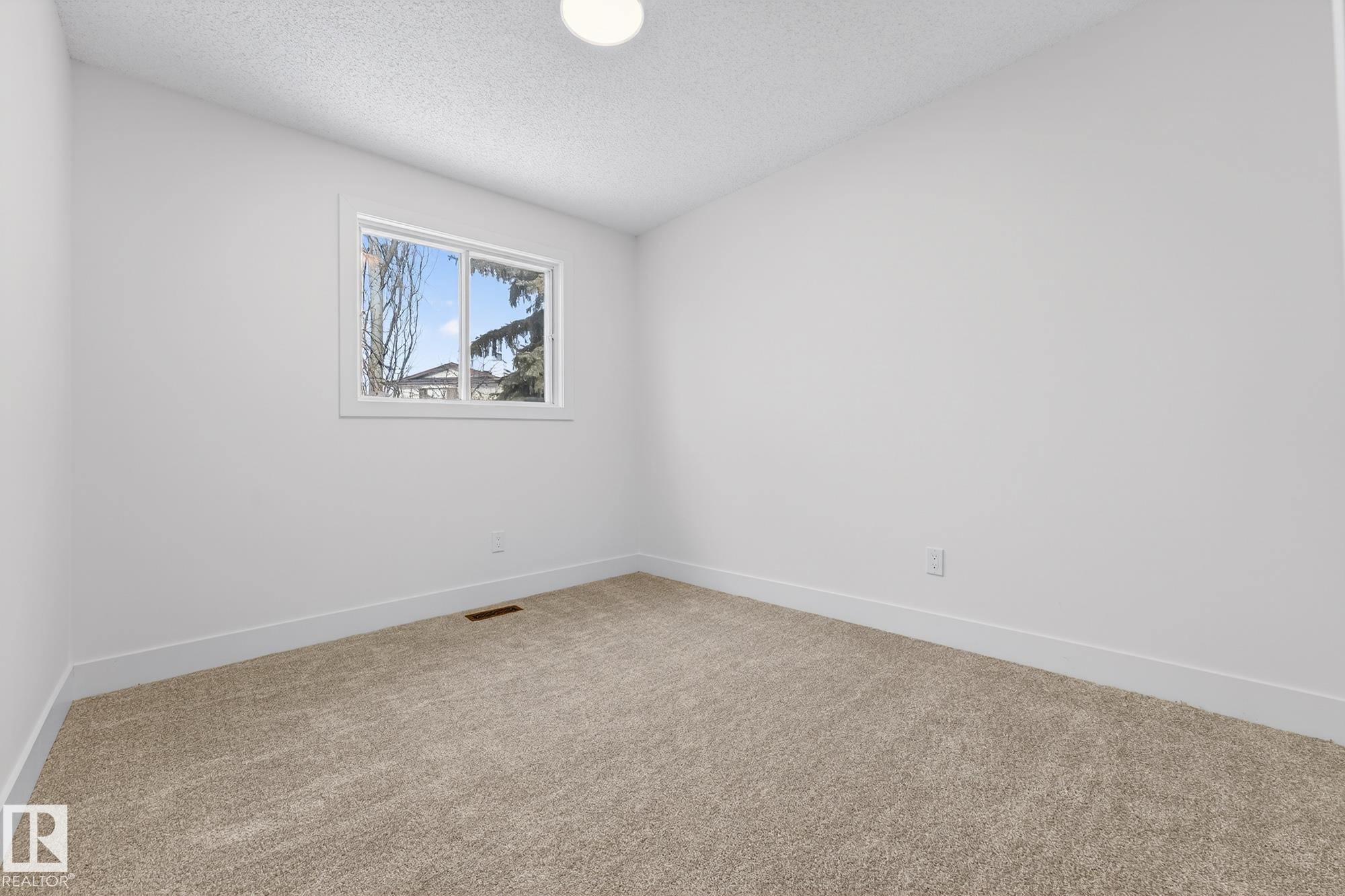 Photo 33 at 7924 157 Avenue NW, Mayliewan, Edmonton