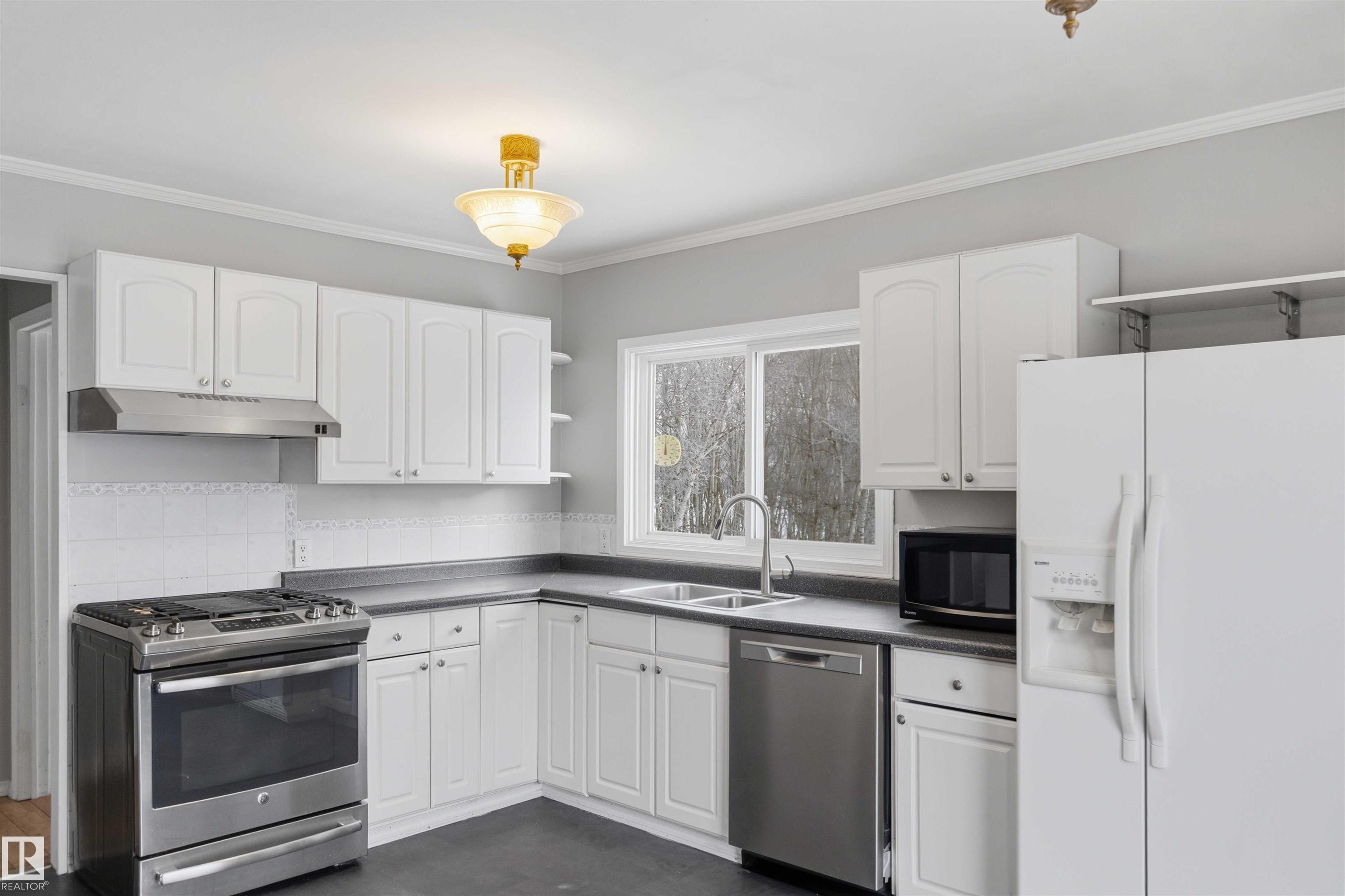 Photo 11 at 51139 Rge Road 231, None, Rural Strathcona County