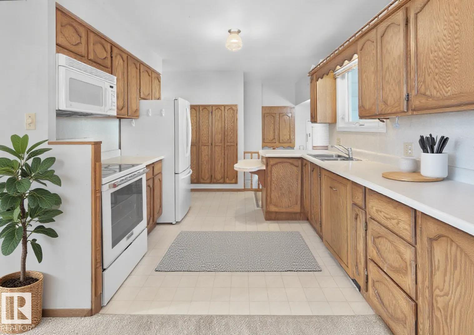 Photo 12 at 10512 54 Avenue NW, Pleasantview, Edmonton