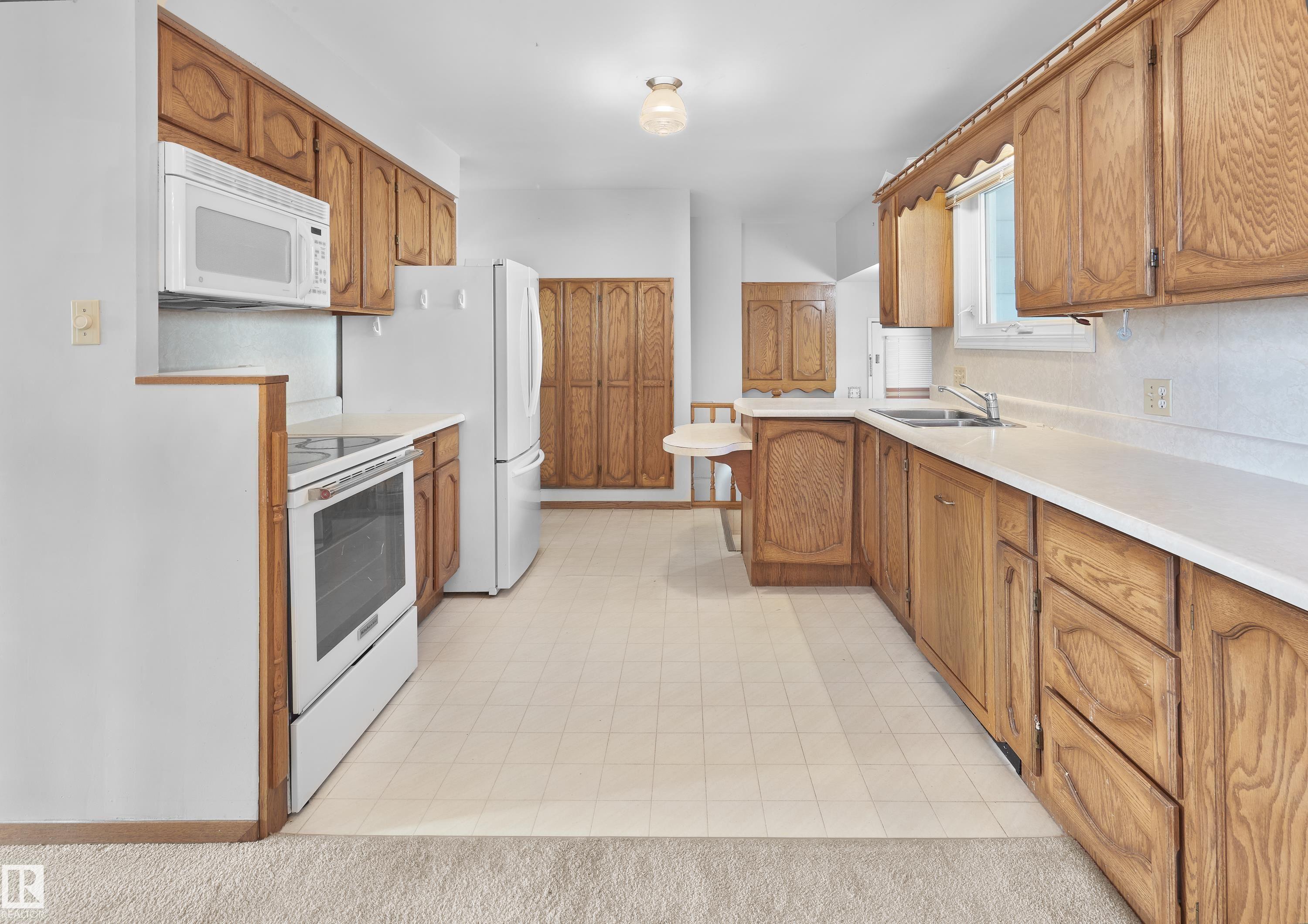 Photo 13 at 10512 54 Avenue NW, Pleasantview, Edmonton