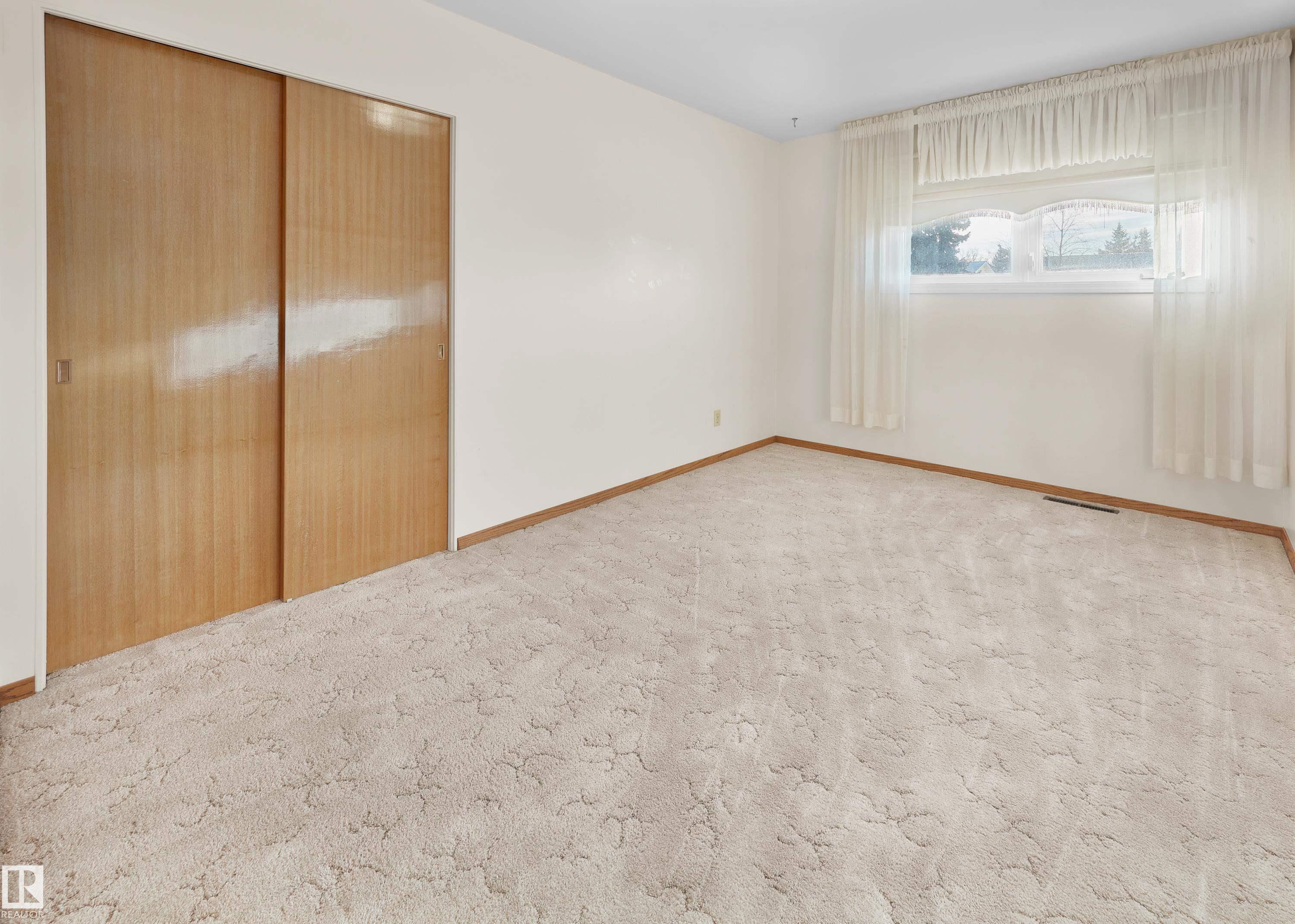 Photo 15 at 10512 54 Avenue NW, Pleasantview, Edmonton