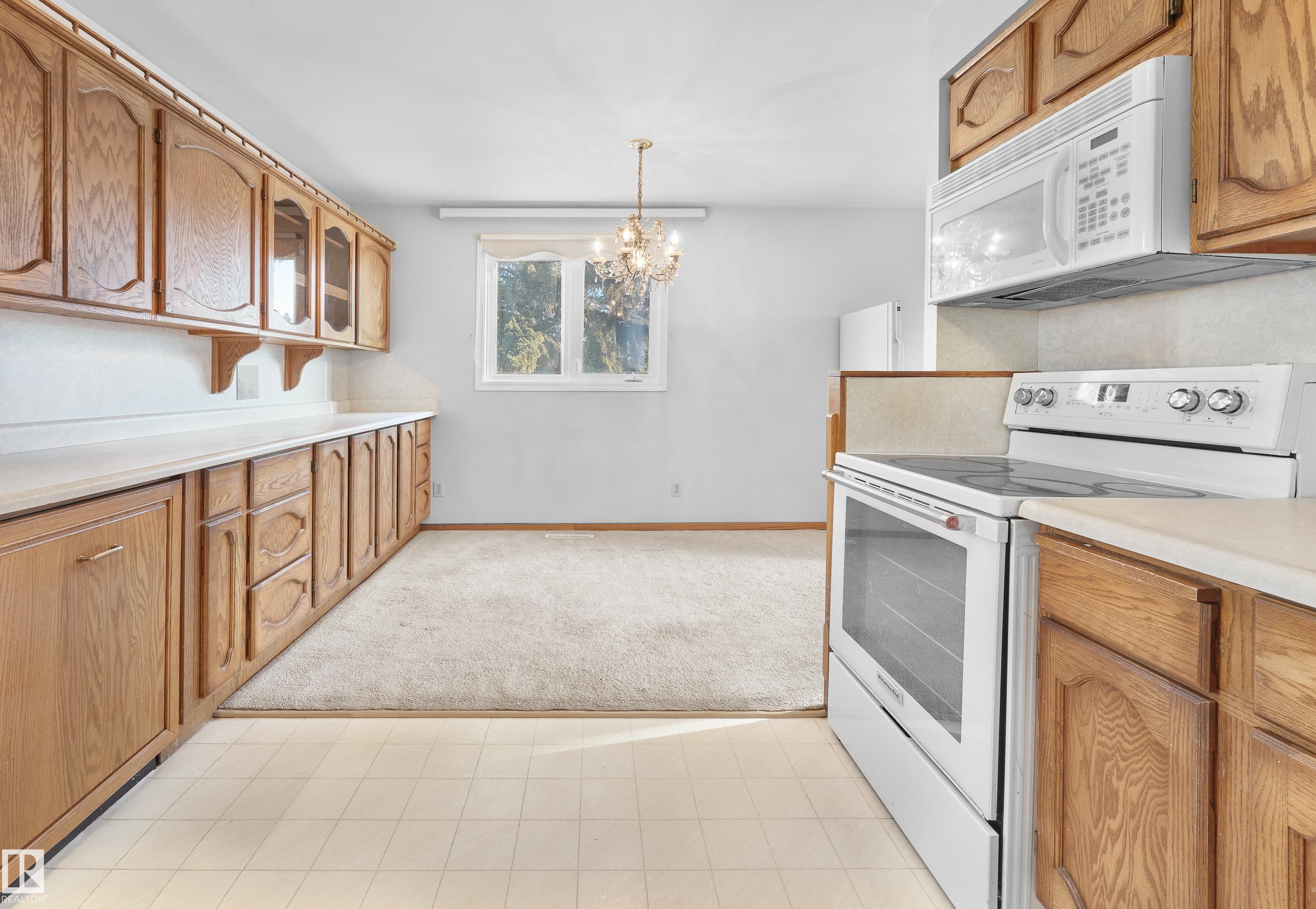 Photo 10 at 10512 54 Avenue NW, Pleasantview, Edmonton