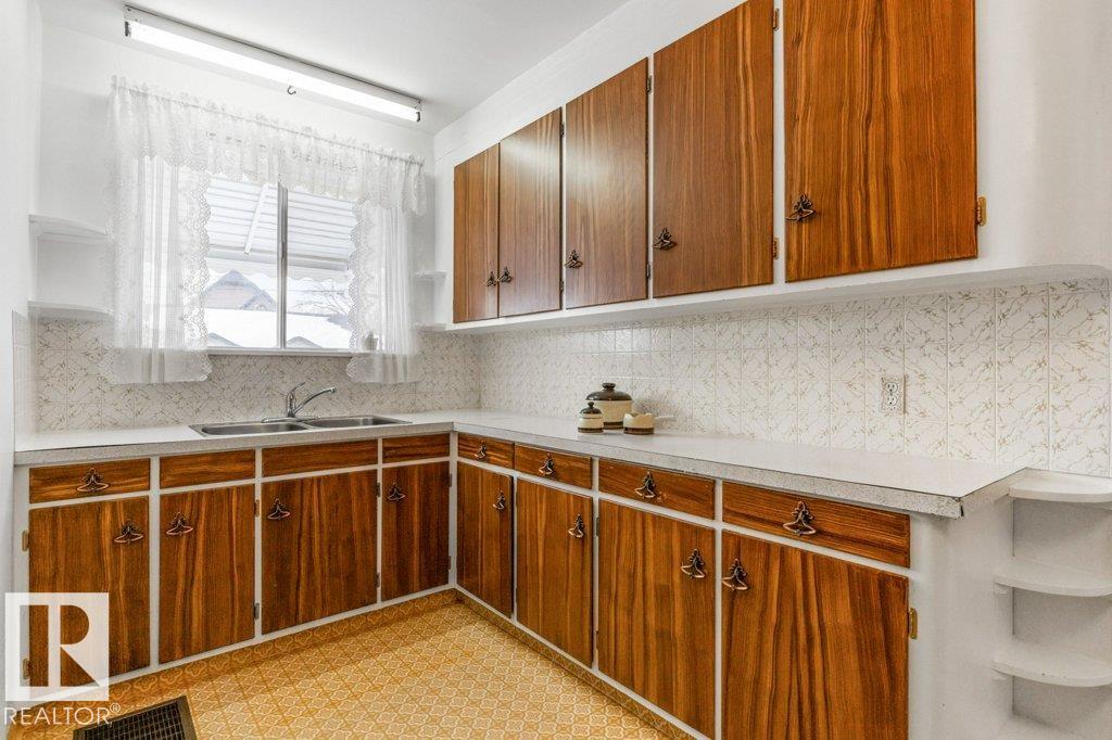 Photo 4 at 8810 93 Street NW, Bonnie Doon, Edmonton