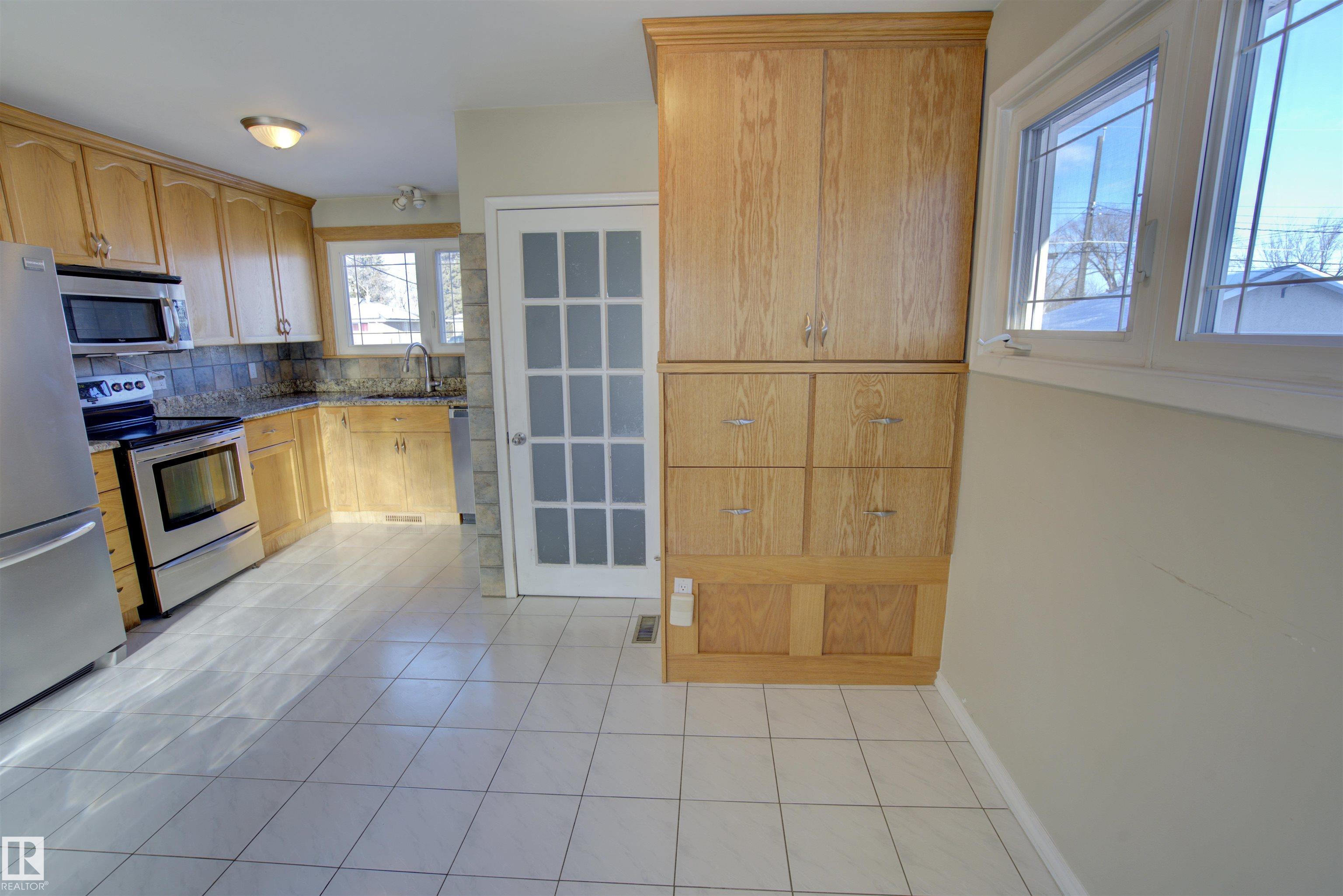 Photo 11 at 10508 130th Avenue NW, Lauderdale, Edmonton