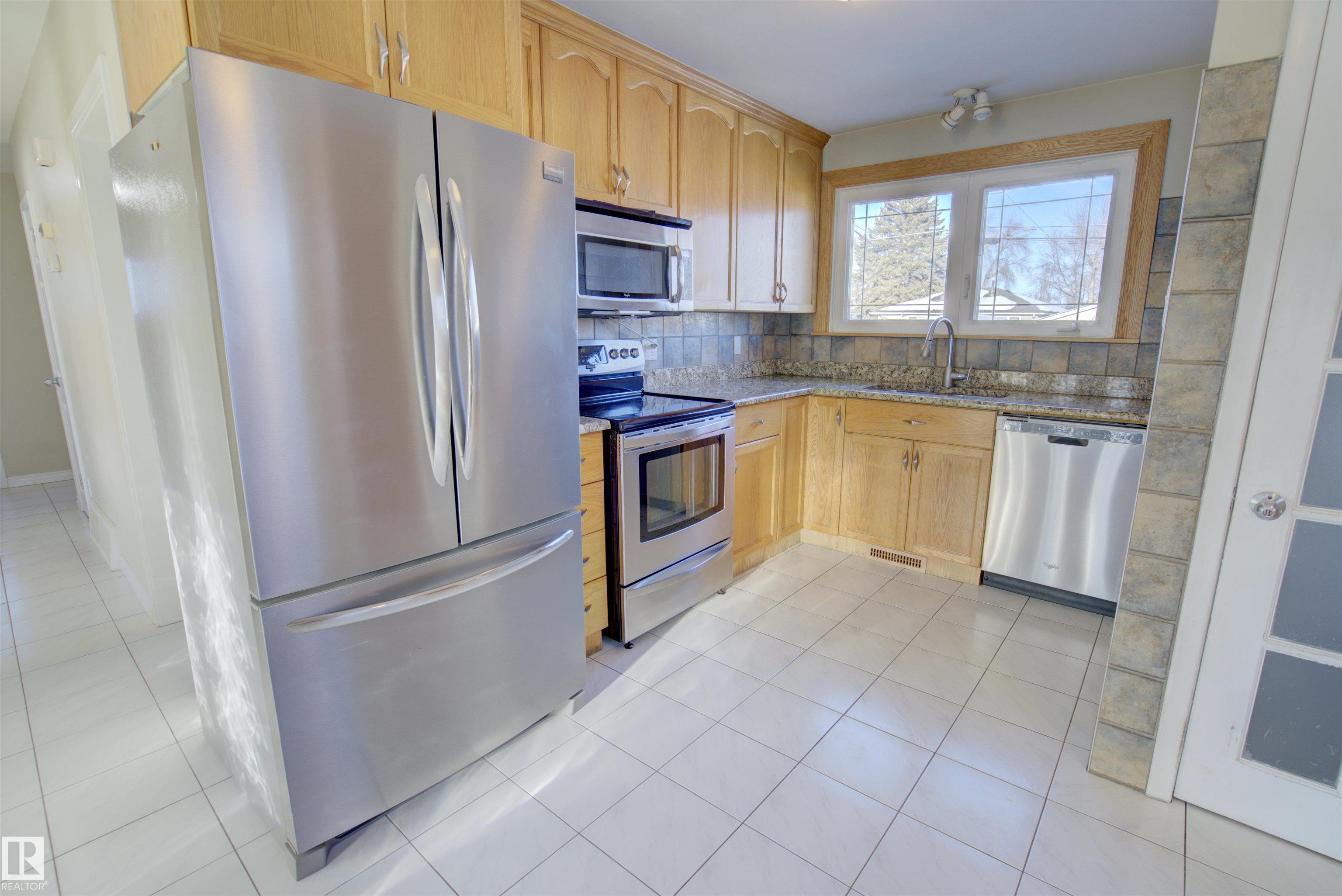 Photo 13 at 10508 130th Avenue NW, Lauderdale, Edmonton