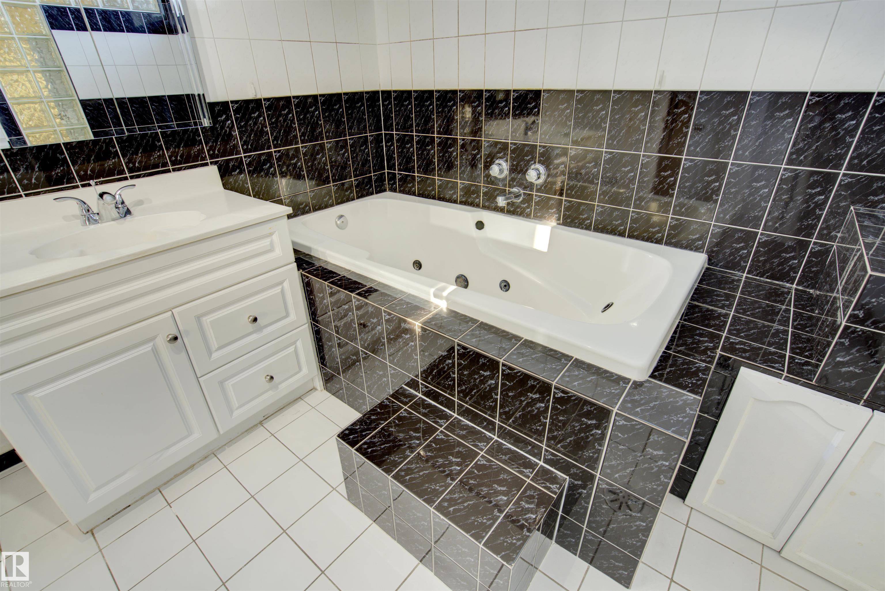 Photo 42 at 10508 130th Avenue NW, Lauderdale, Edmonton