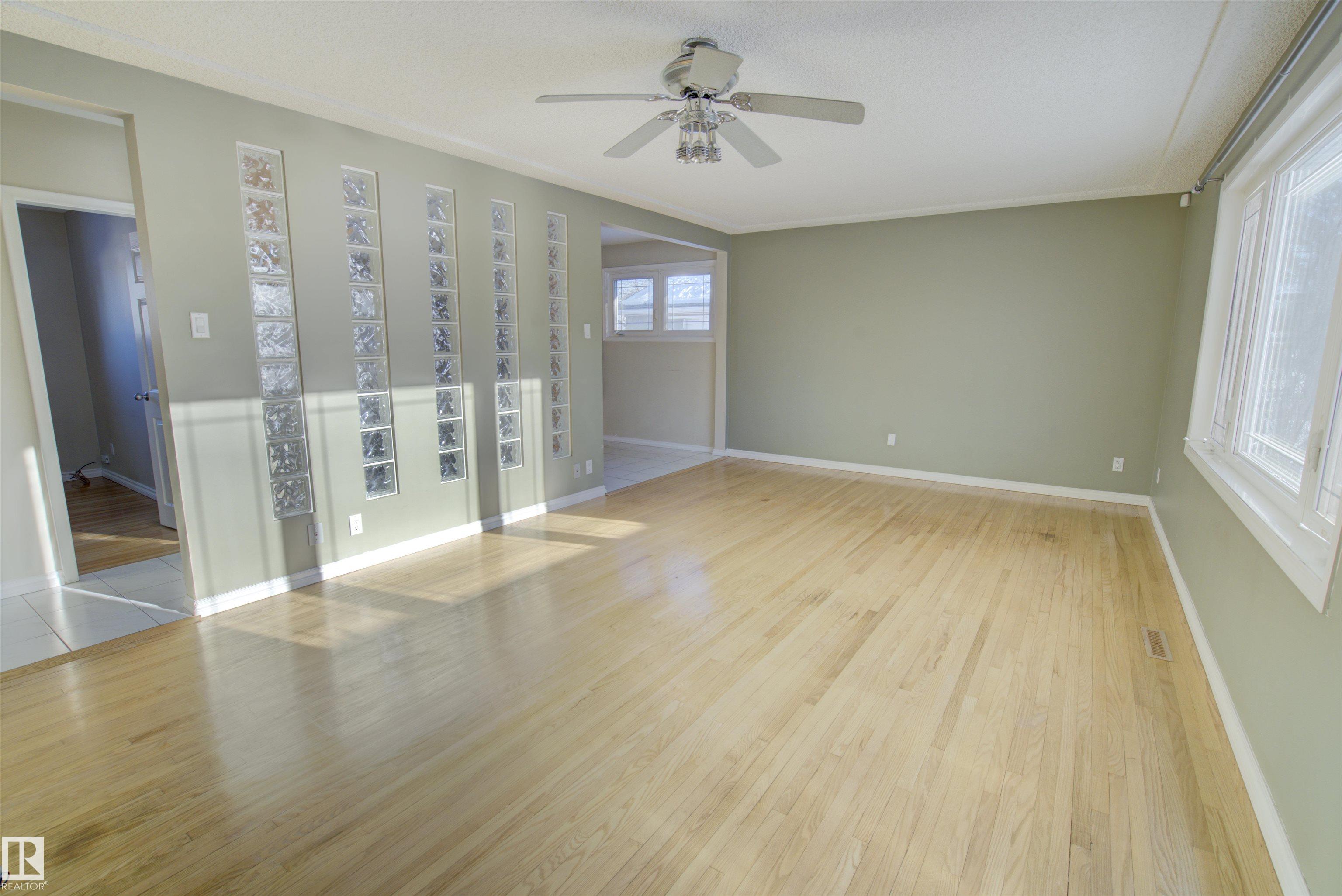 Photo 8 at 10508 130th Avenue NW, Lauderdale, Edmonton