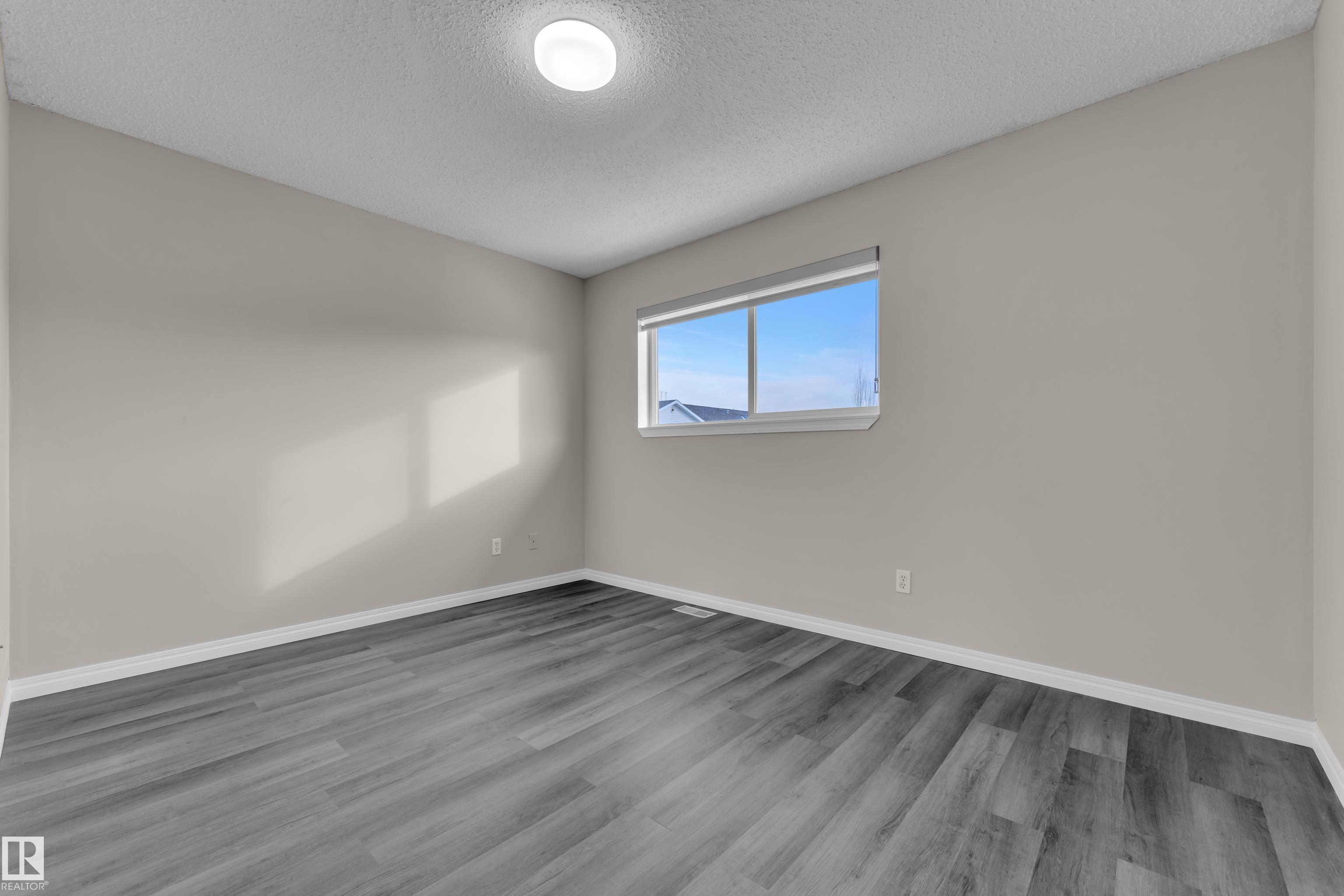 Photo 19 at 137 - 180 Bridgeport Boulevard, Bridgeport, Leduc