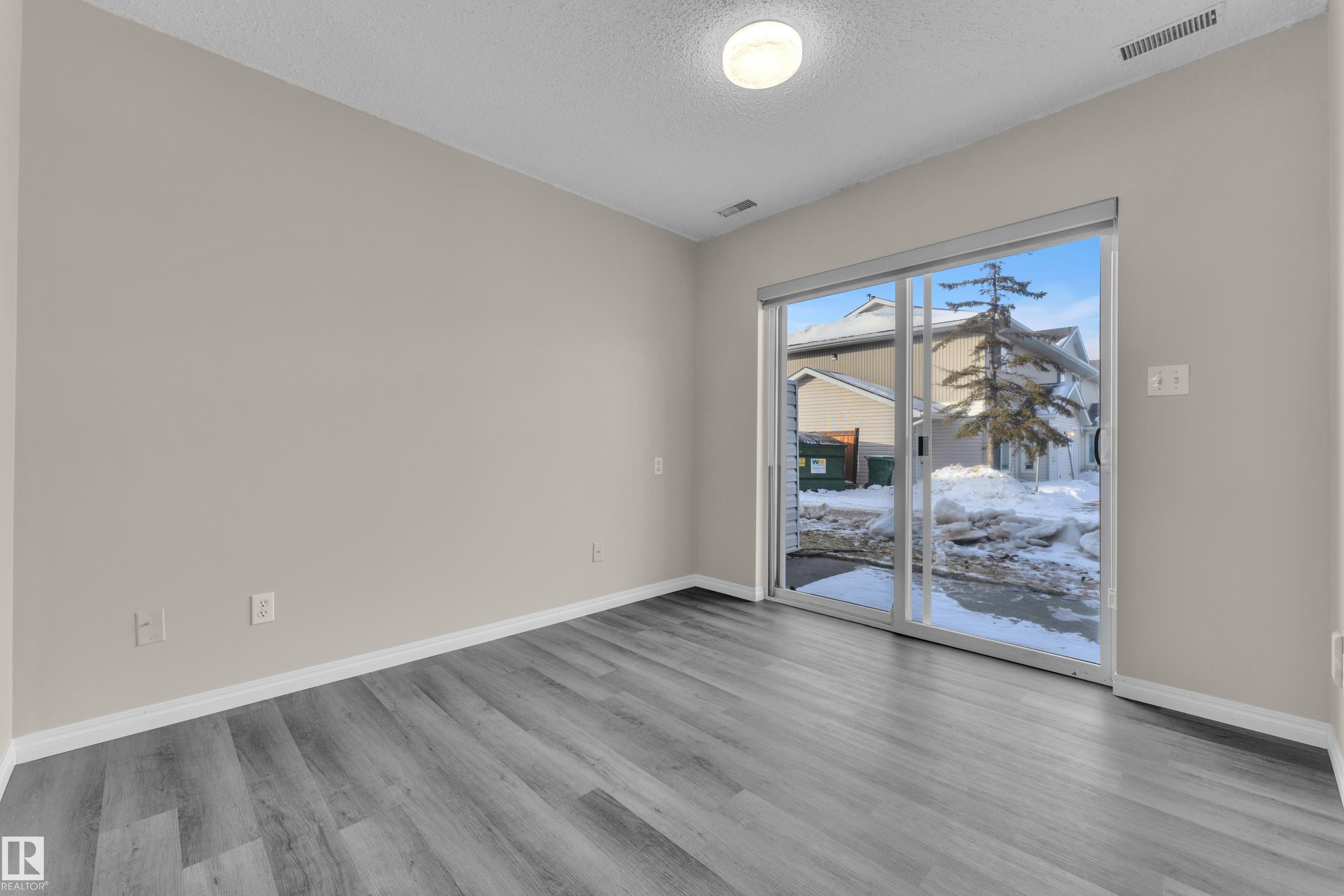 Photo 7 at 137 - 180 Bridgeport Boulevard, Bridgeport, Leduc