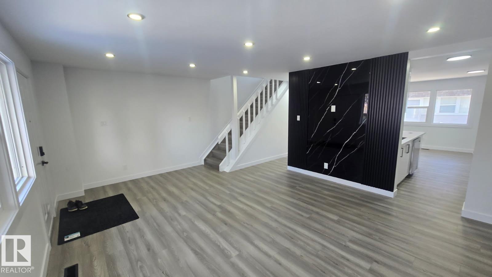 222 Village On The Green green NW, York, Edmonton