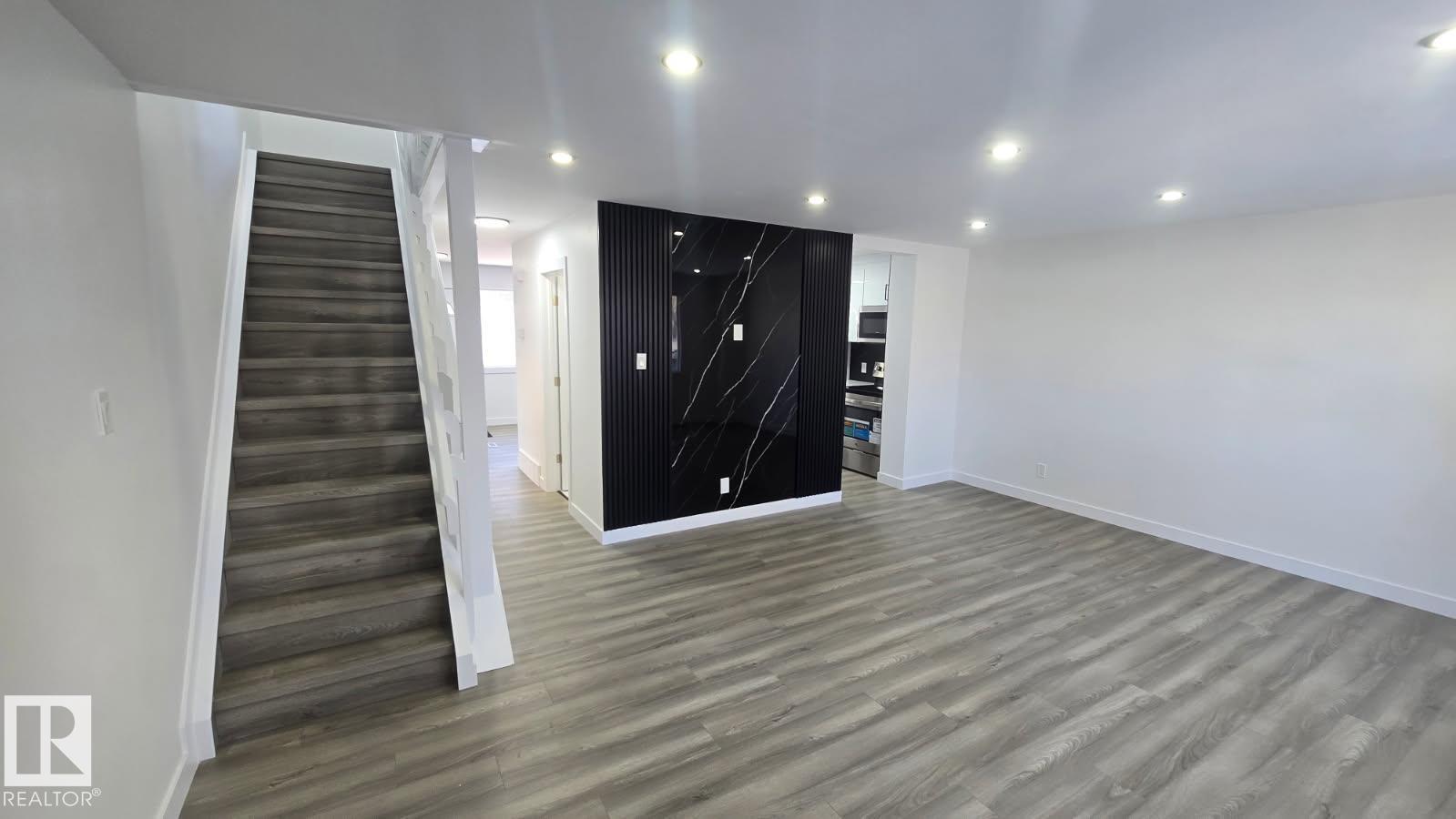 222 Village On The Green green NW, York, Edmonton