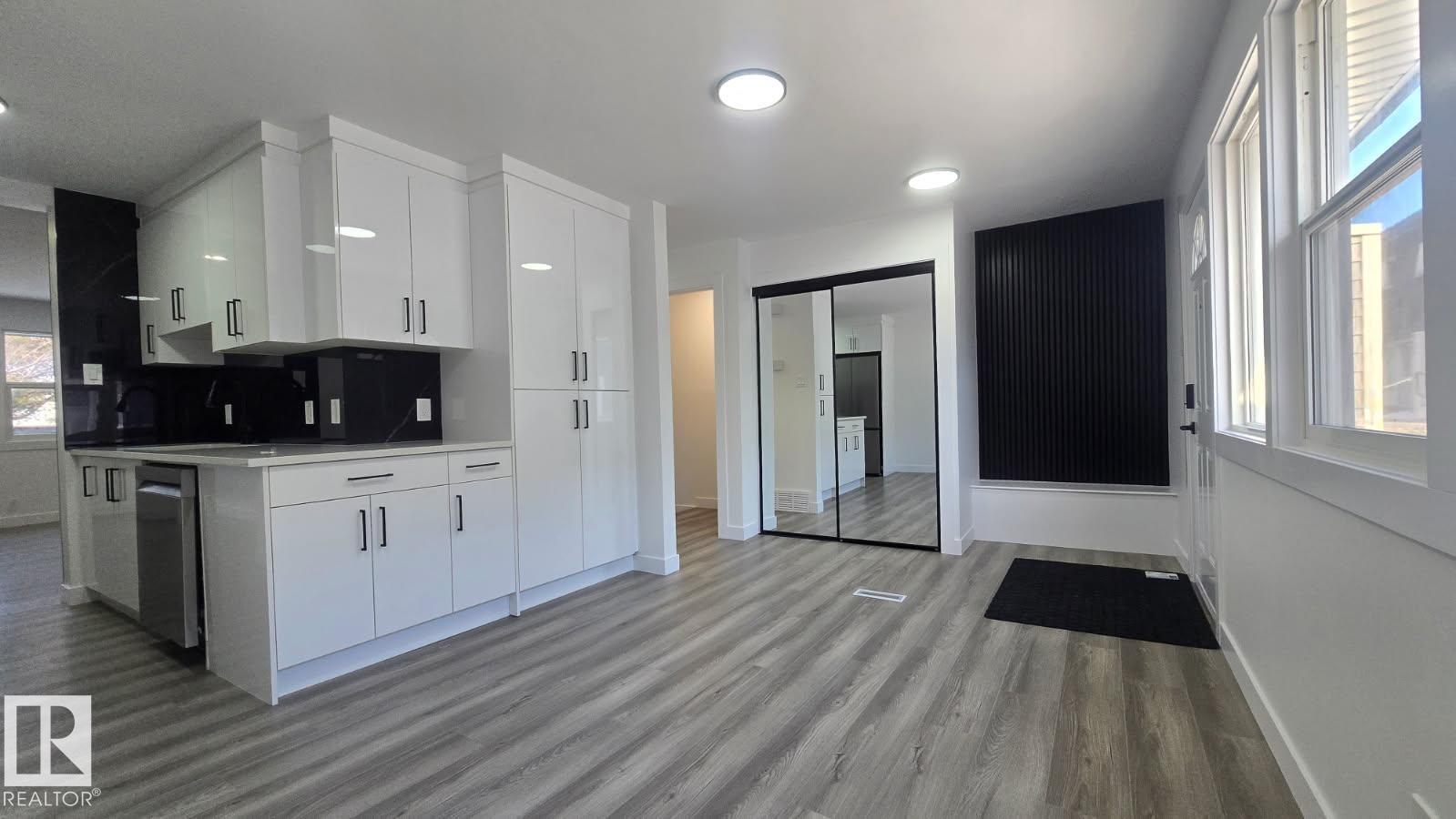 222 Village On The Green green NW, York, Edmonton