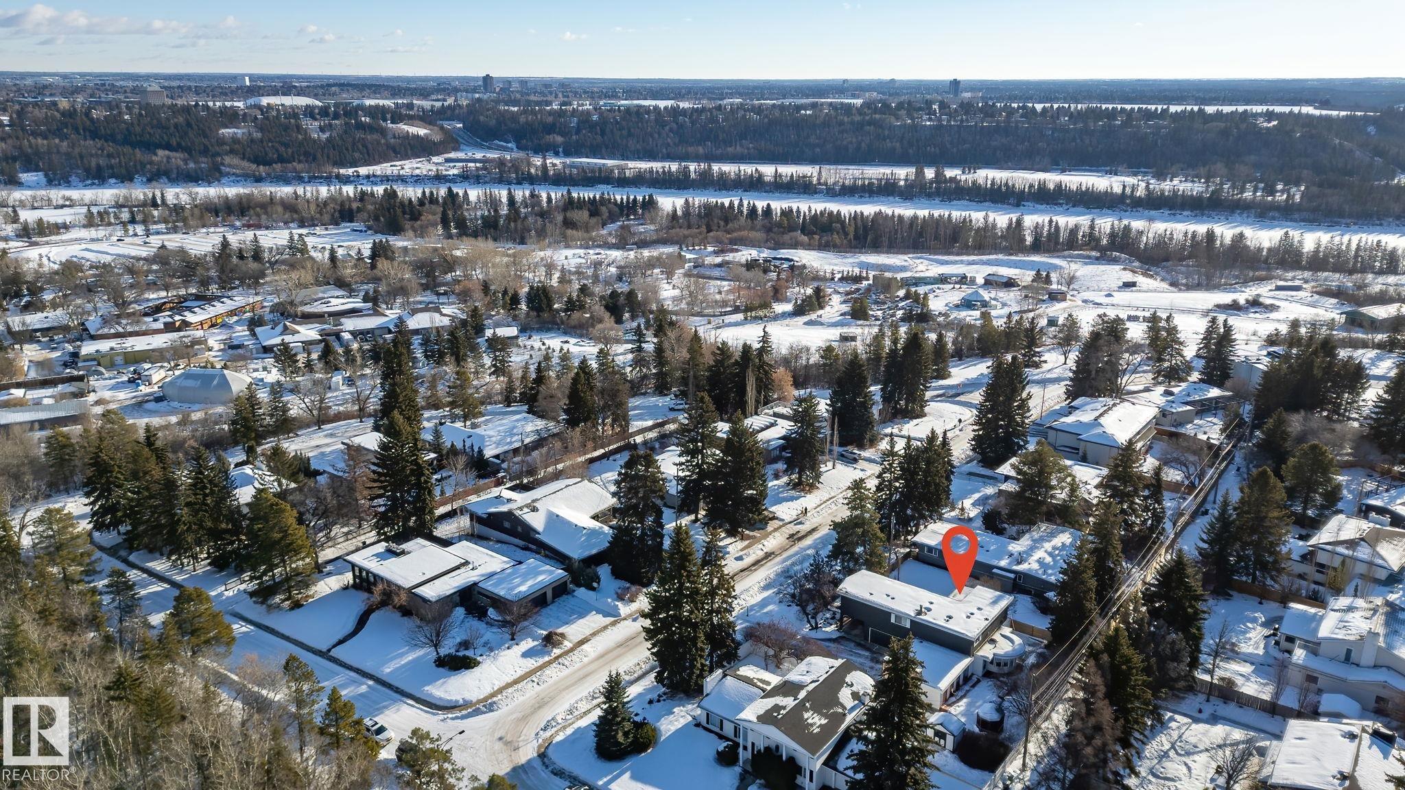 Photo 8 at 16 Laurier Place NW, Laurier Heights, Edmonton