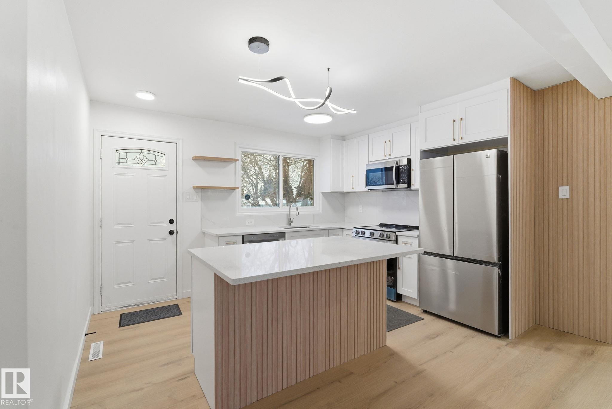 Photo 7 at 10226 154 Street NW, Canora, Edmonton