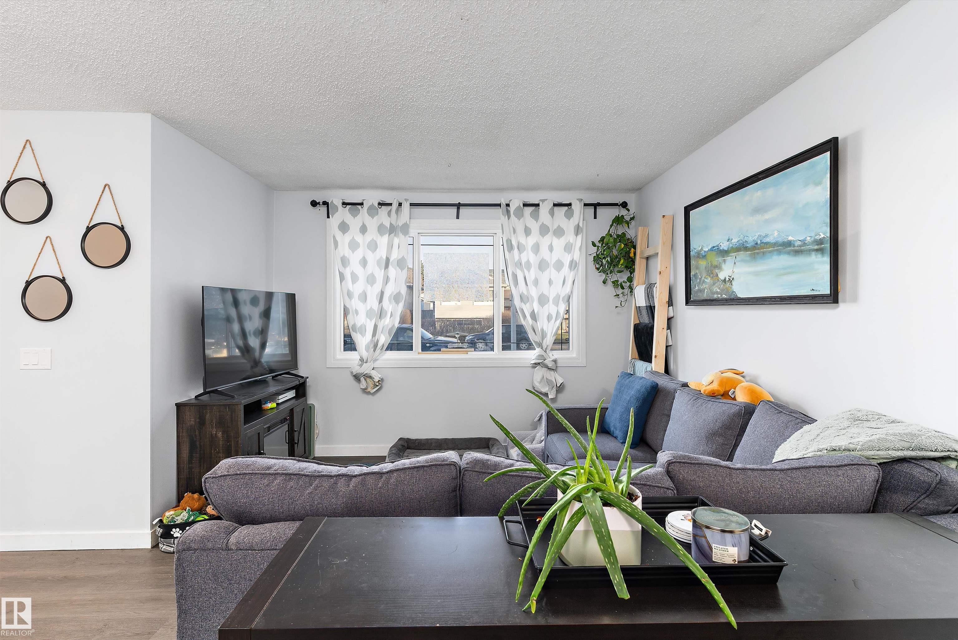 Photo 11 at 3320 48 Street NW, Weinlos, Edmonton