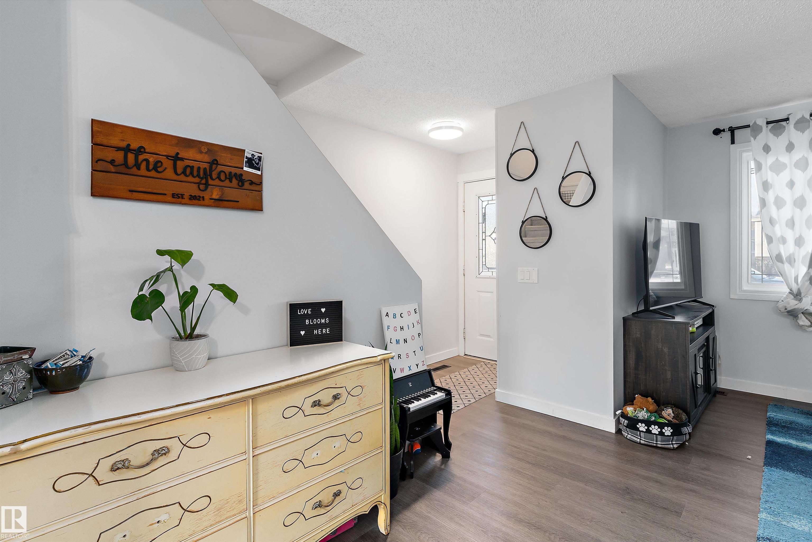 Photo 8 at 3320 48 Street NW, Weinlos, Edmonton