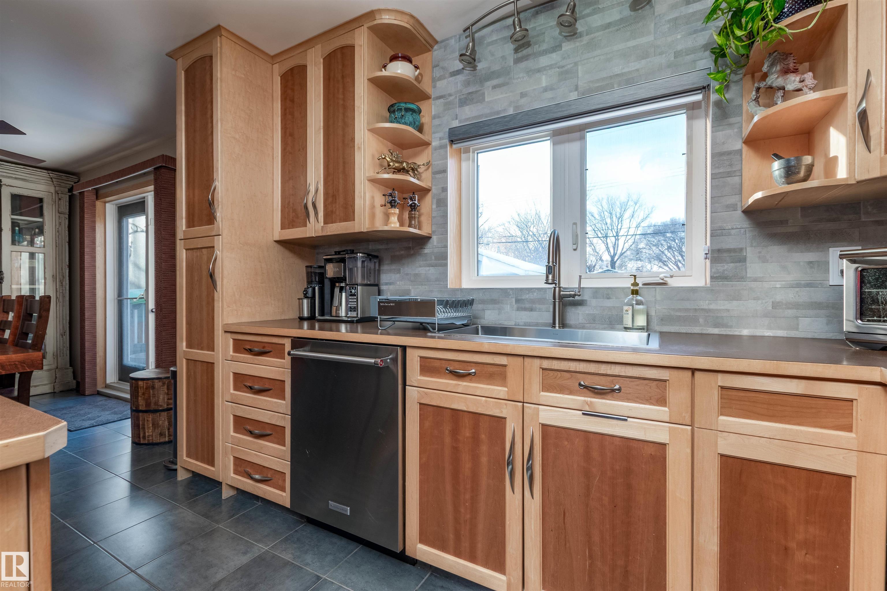 Photo 11 at 11158 51 Street NW, Highlands, Edmonton