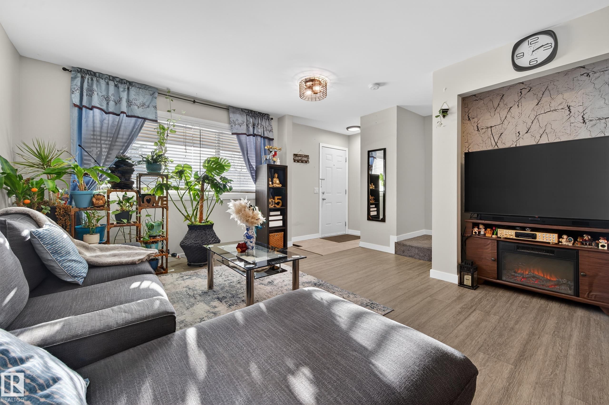 Photo 4 at 4755 35 Avenue NW, Minchau, Edmonton