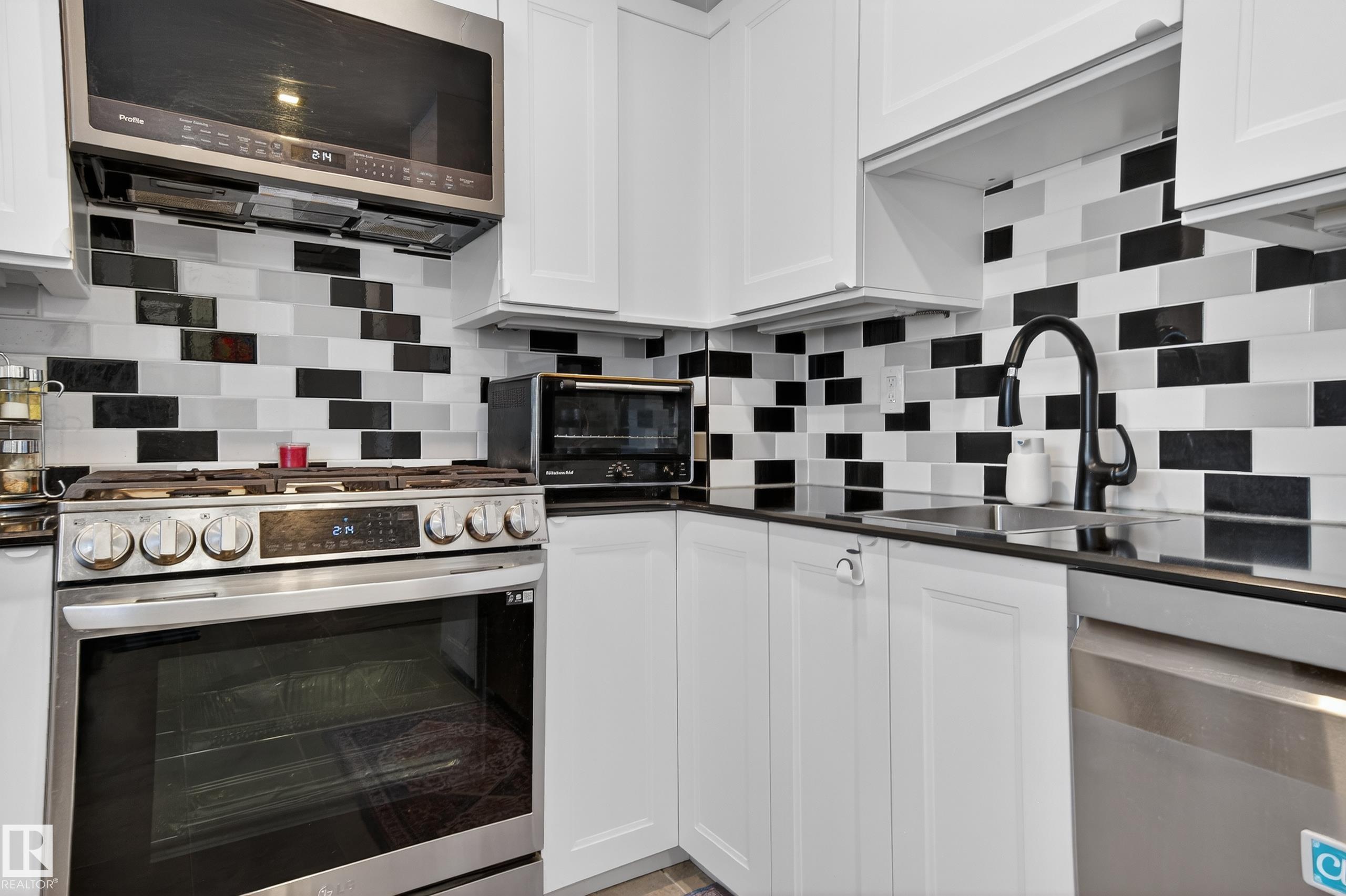 Photo 8 at 4755 35 Avenue NW, Minchau, Edmonton