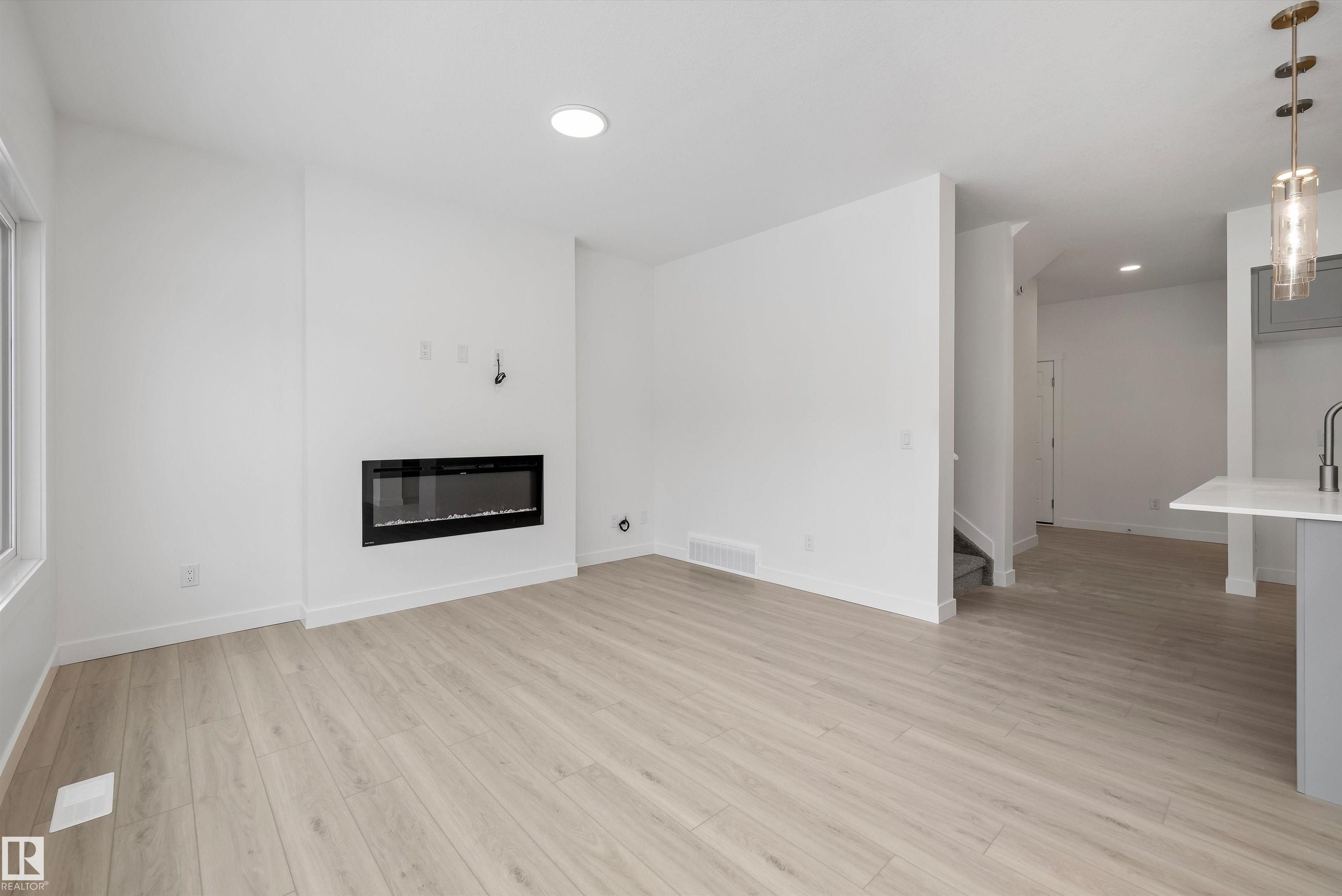 Photo 17 at 921 19 Avenue NW, Aster, Edmonton