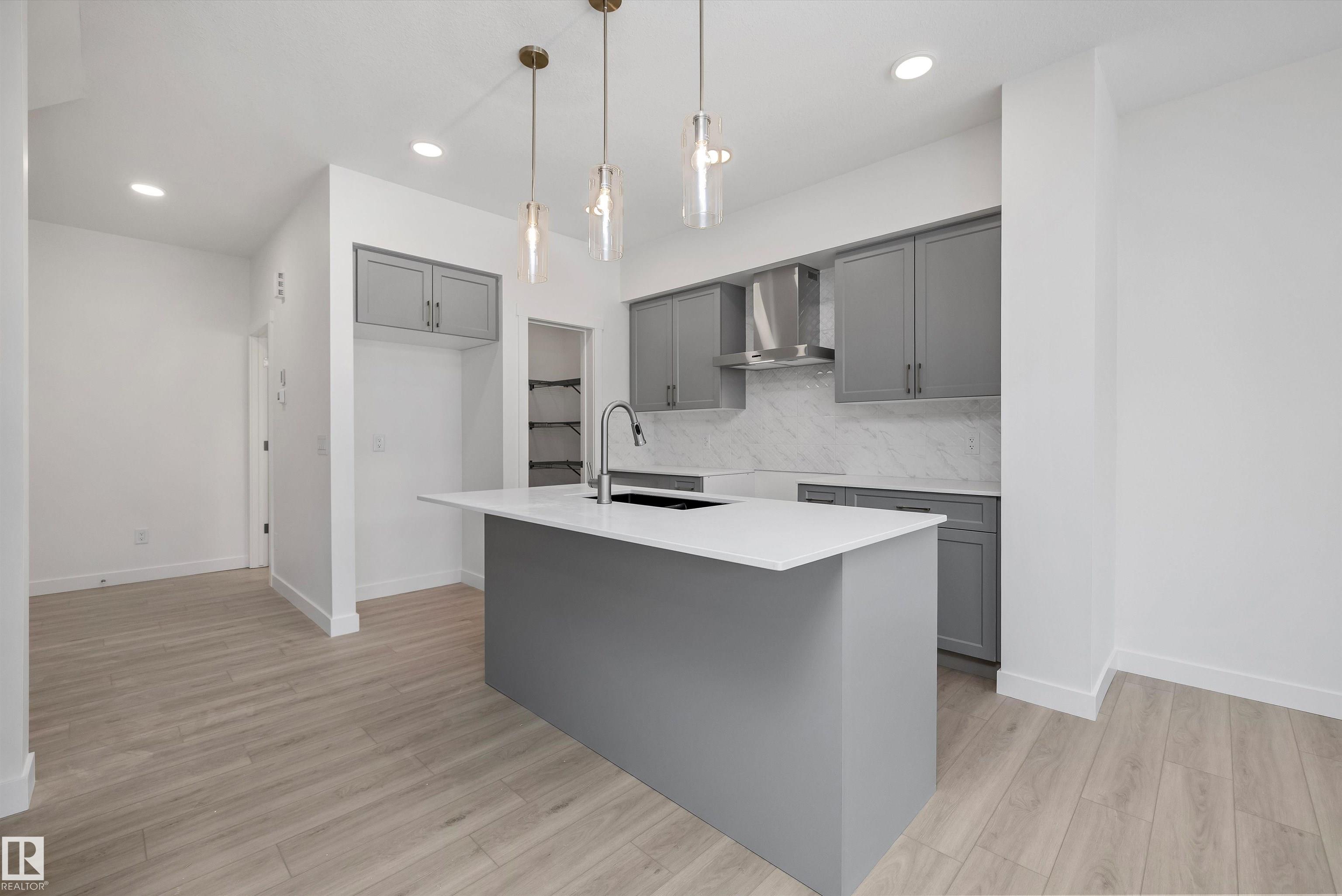 Photo 8 at 921 19 Avenue NW, Aster, Edmonton