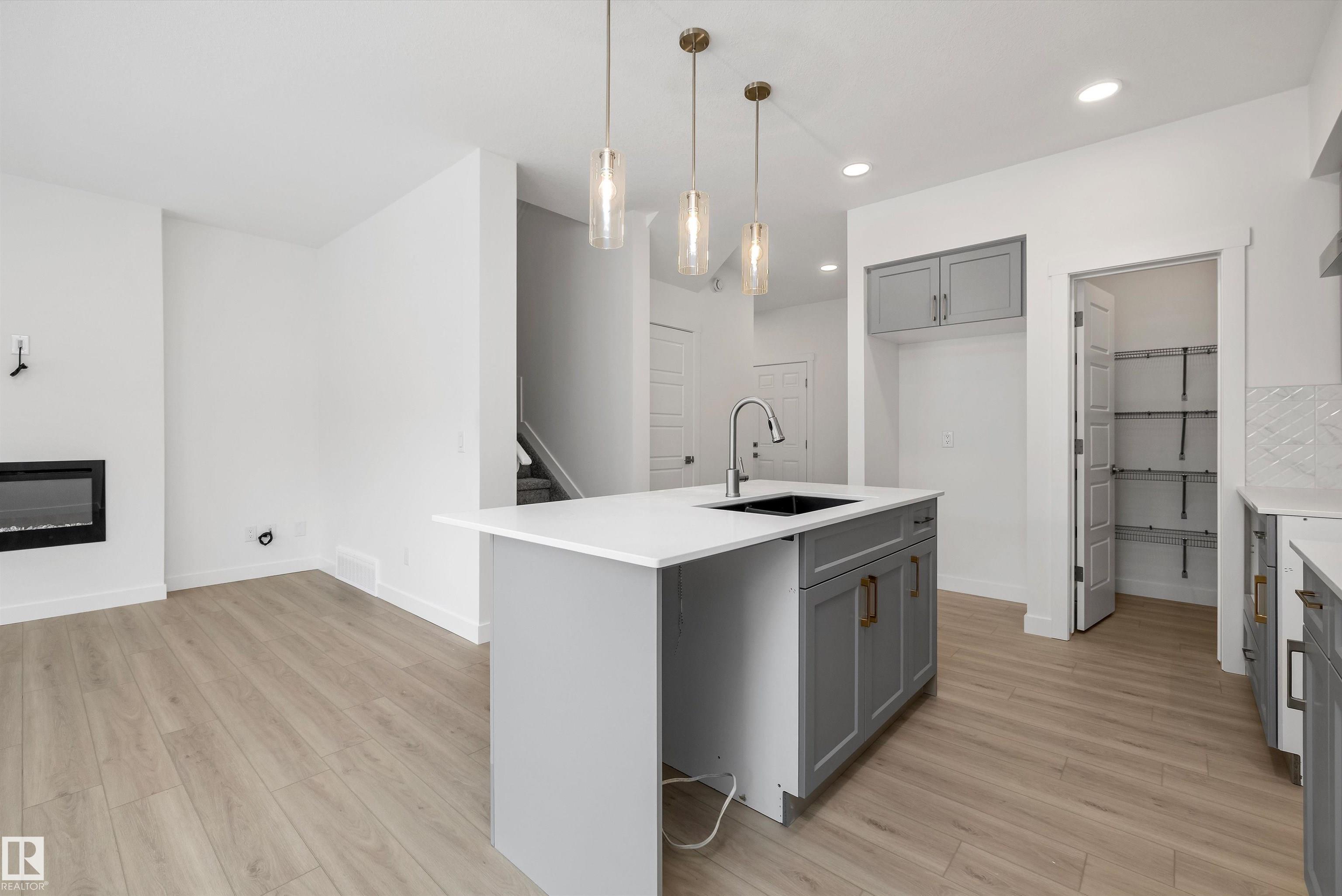 Photo 9 at 921 19 Avenue NW, Aster, Edmonton