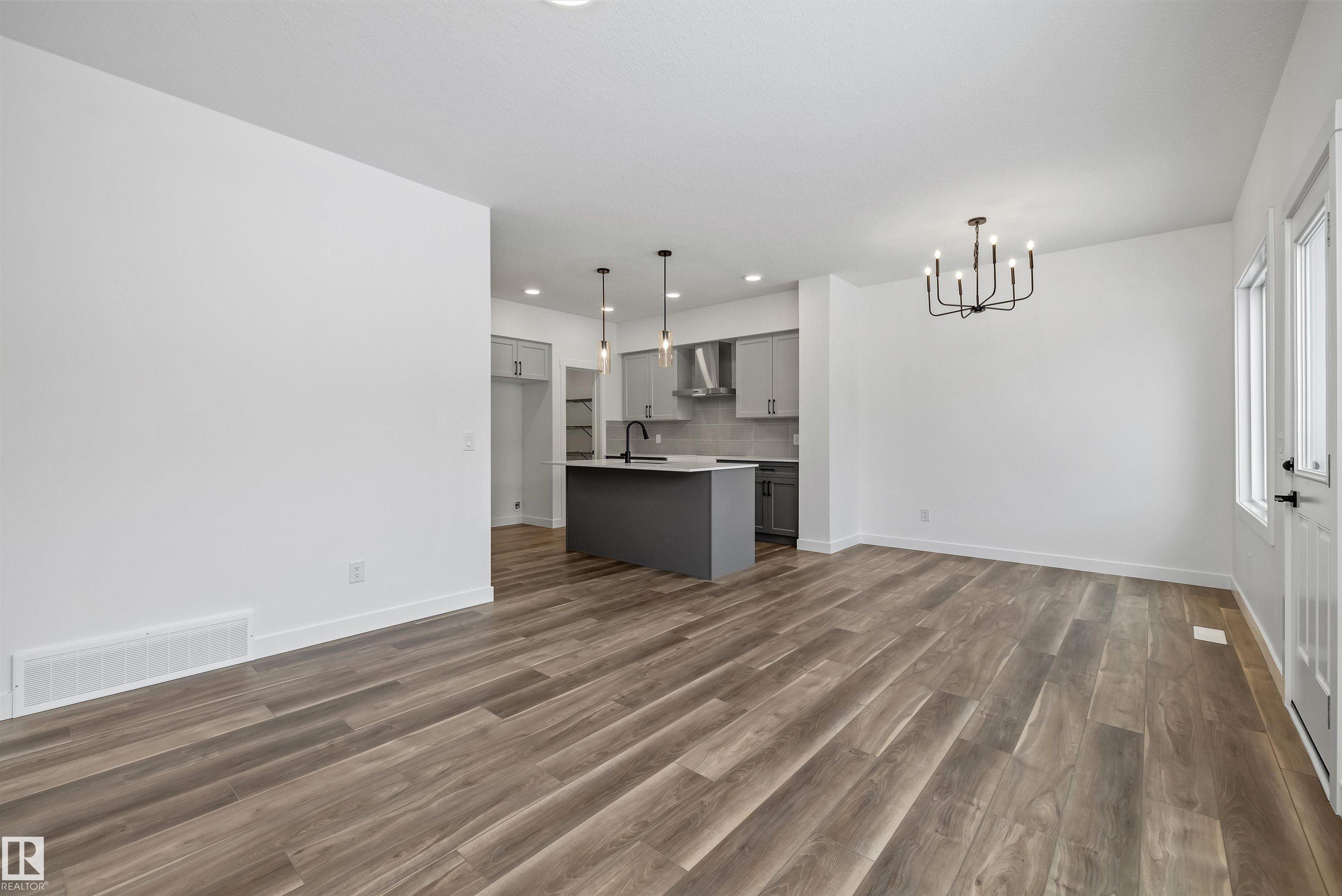 Photo 20 at 917 19 Avenue NW, Aster, Edmonton