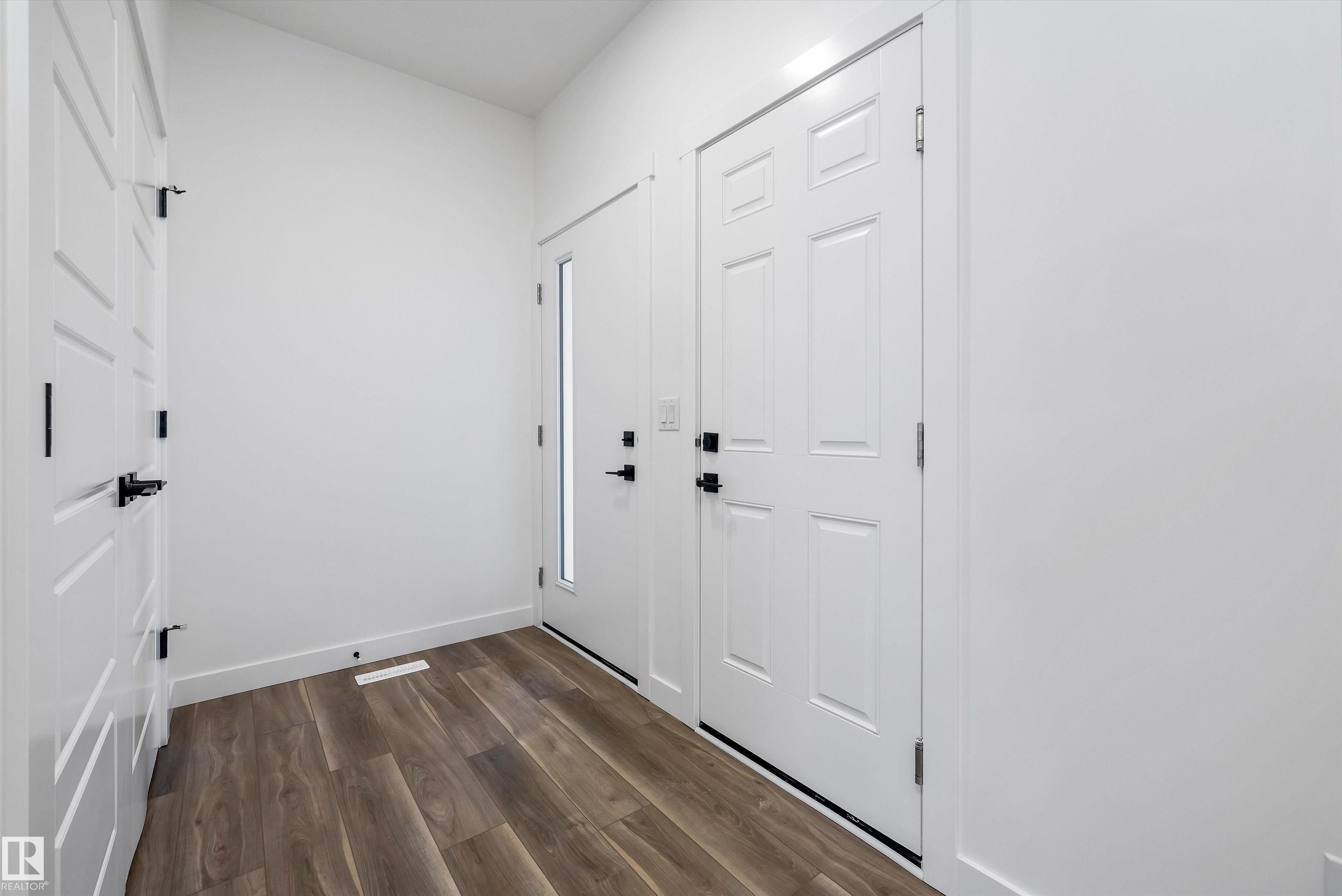 Photo 3 at 917 19 Avenue NW, Aster, Edmonton