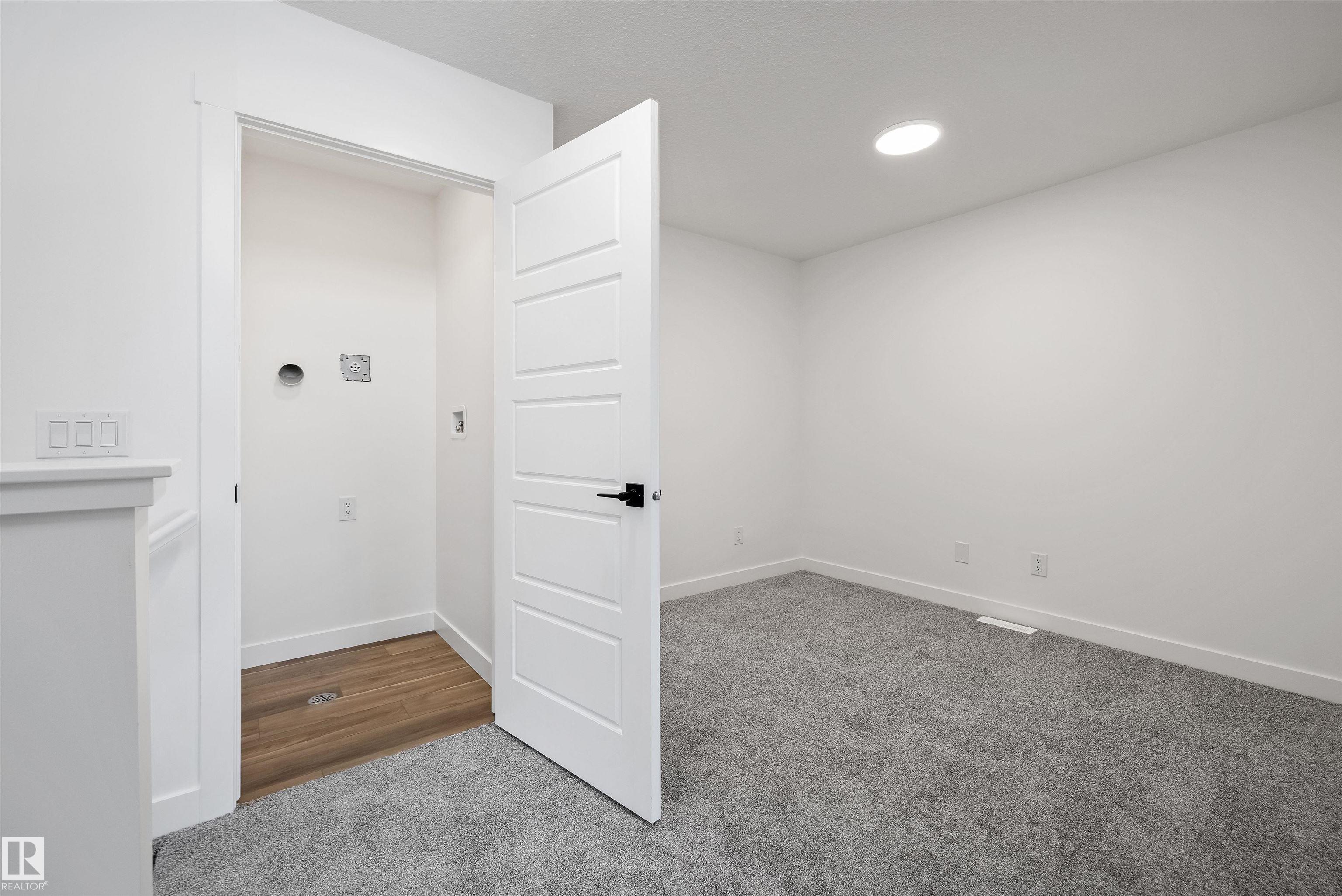 Photo 37 at 917 19 Avenue NW, Aster, Edmonton