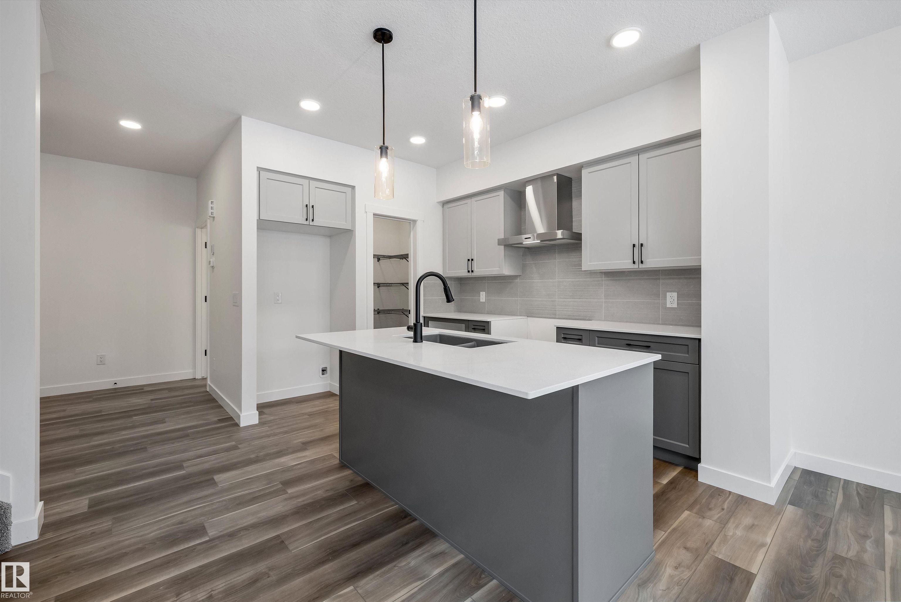 Photo 7 at 917 19 Avenue NW, Aster, Edmonton