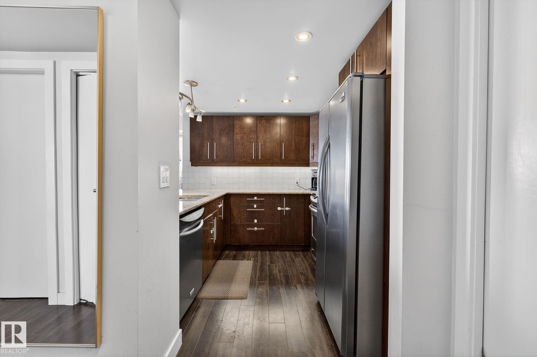 1404 - 10046 117 Street NW, Wîhkwêntôwin, Edmonton