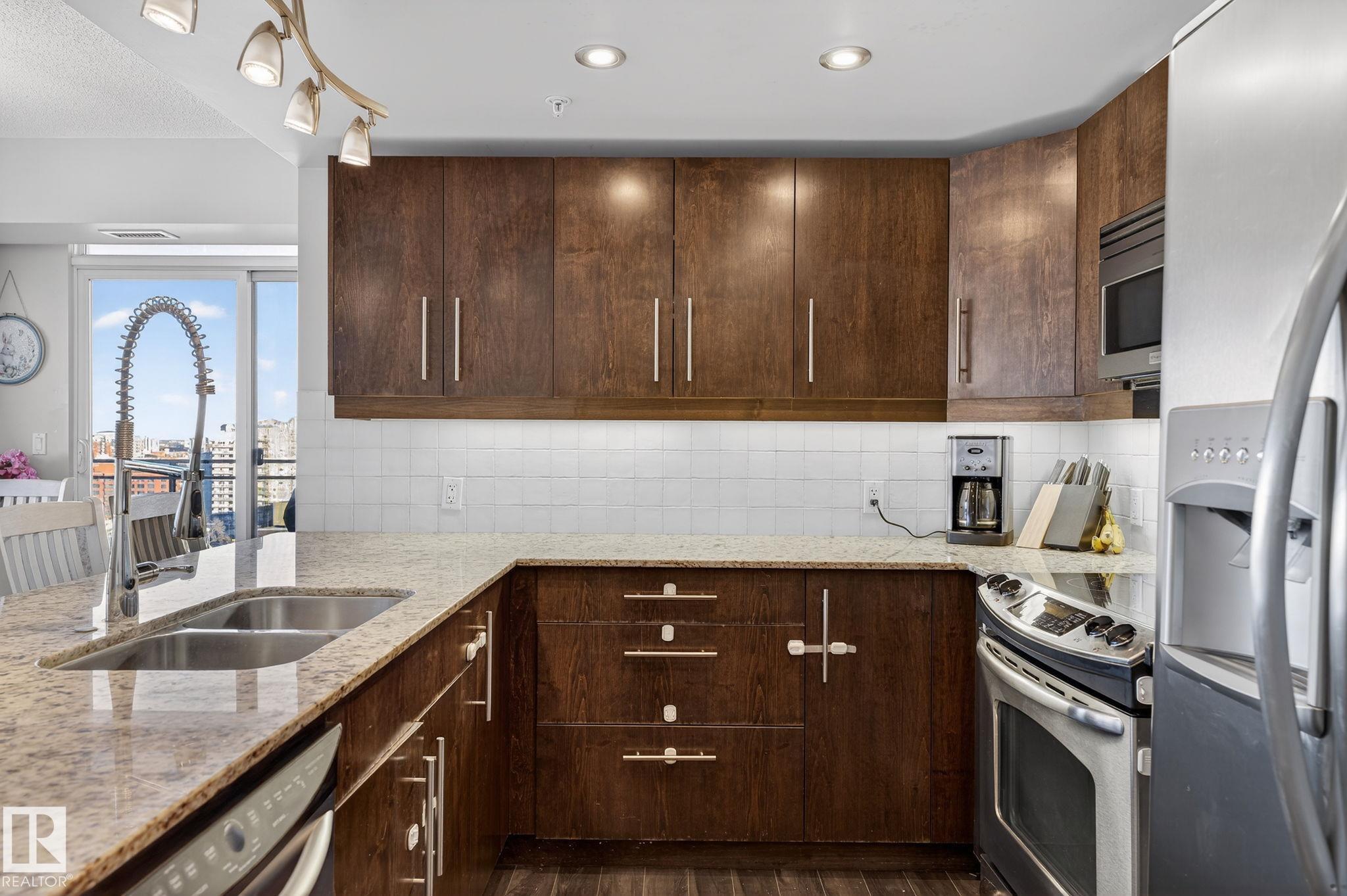 1404 - 10046 117 Street NW, Wîhkwêntôwin, Edmonton