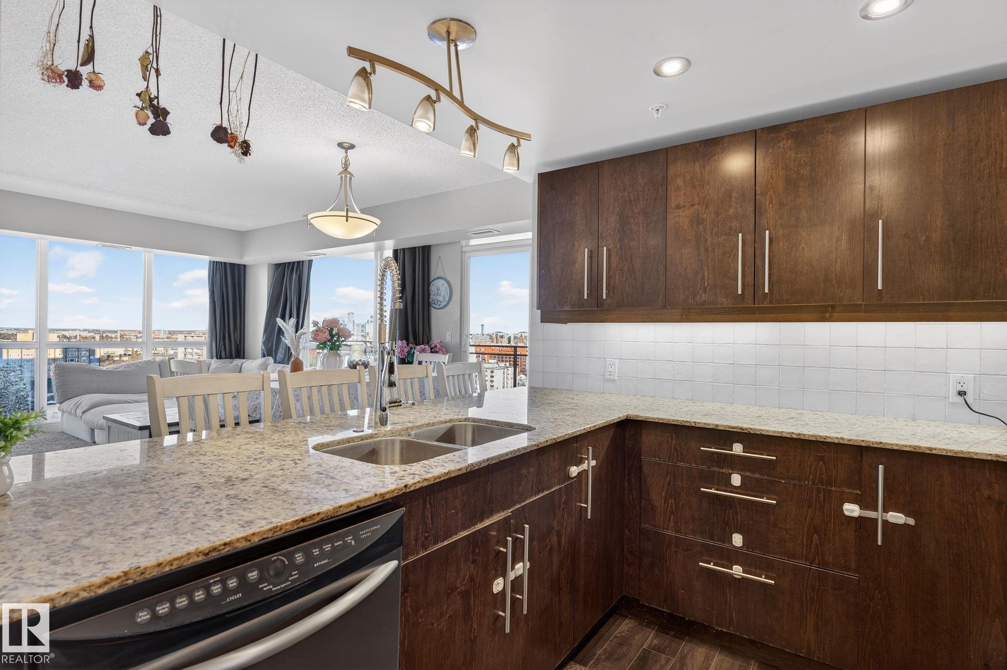 1404 - 10046 117 Street NW, Wîhkwêntôwin, Edmonton