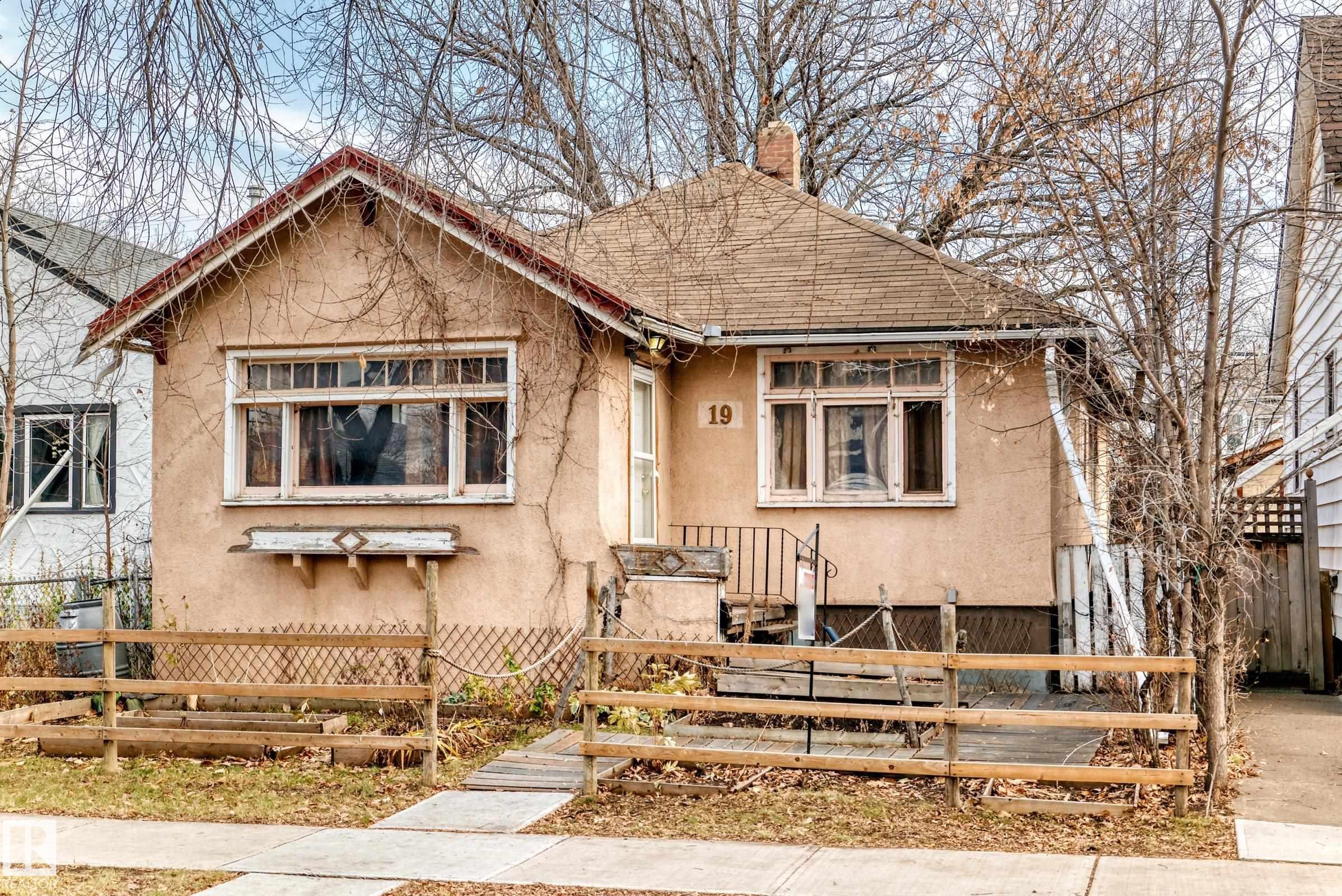 11619 96 Street NW, Alberta Avenue, Edmonton photo number 2