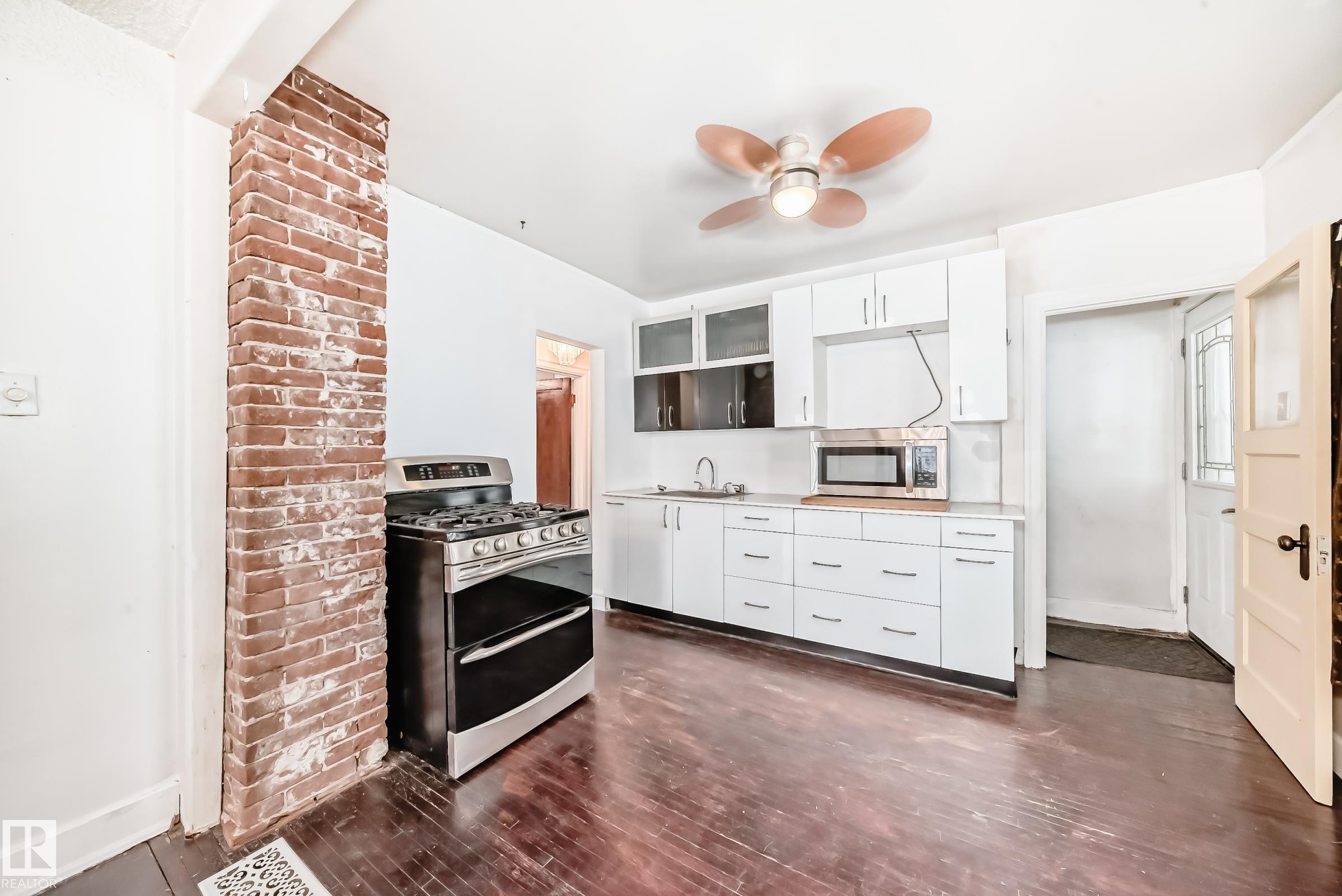 Photo 3 at 11619 96 Street NW, Alberta Avenue, Edmonton