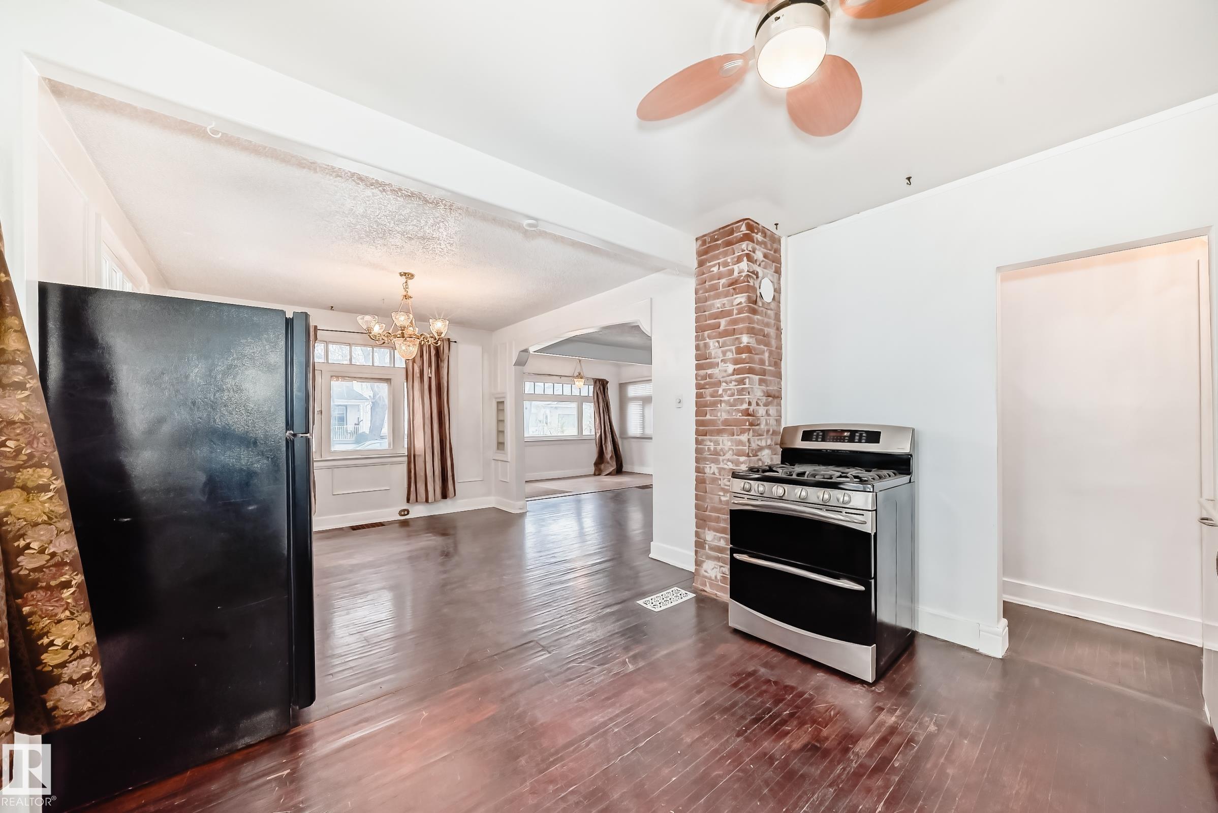 Photo 4 at 11619 96 Street NW, Alberta Avenue, Edmonton