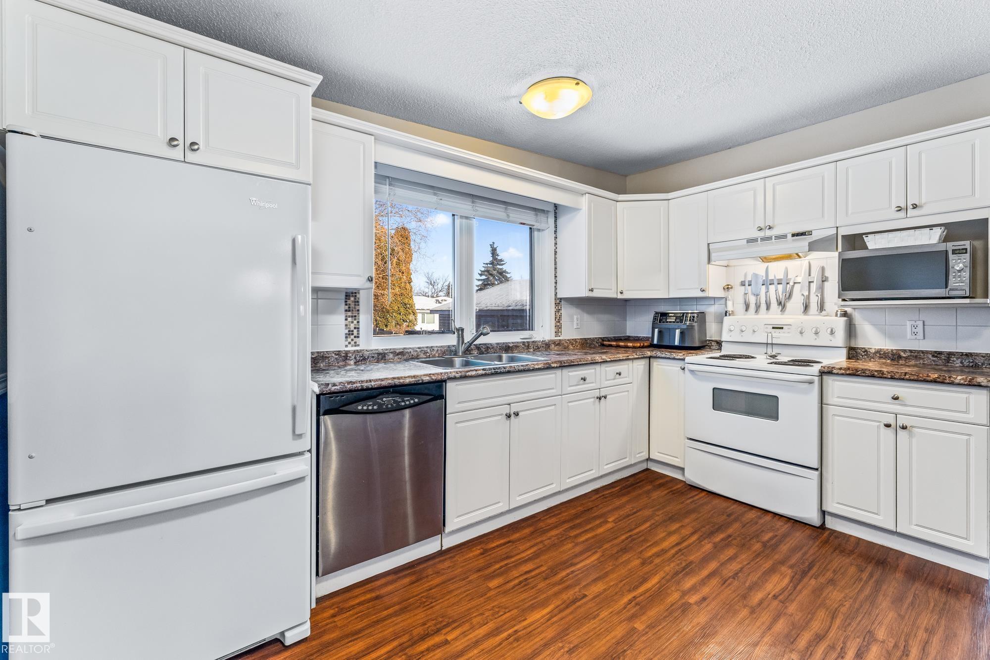 Photo 12 at 4 Gravenhurst Crescent, Glen Allan, Sherwood Park