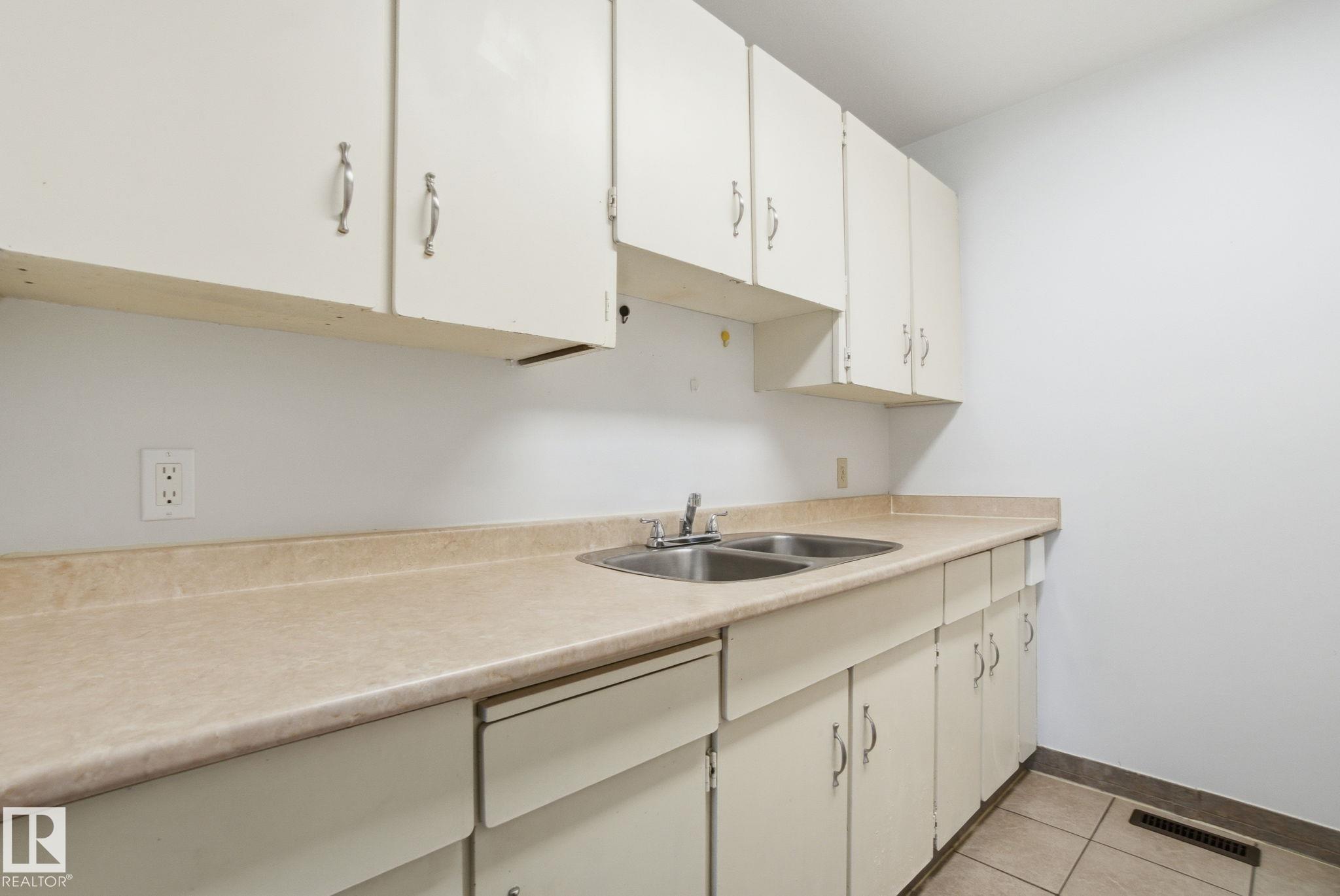 Photo 3 at 1130 Knottwood Road E NW, Ekota, Edmonton