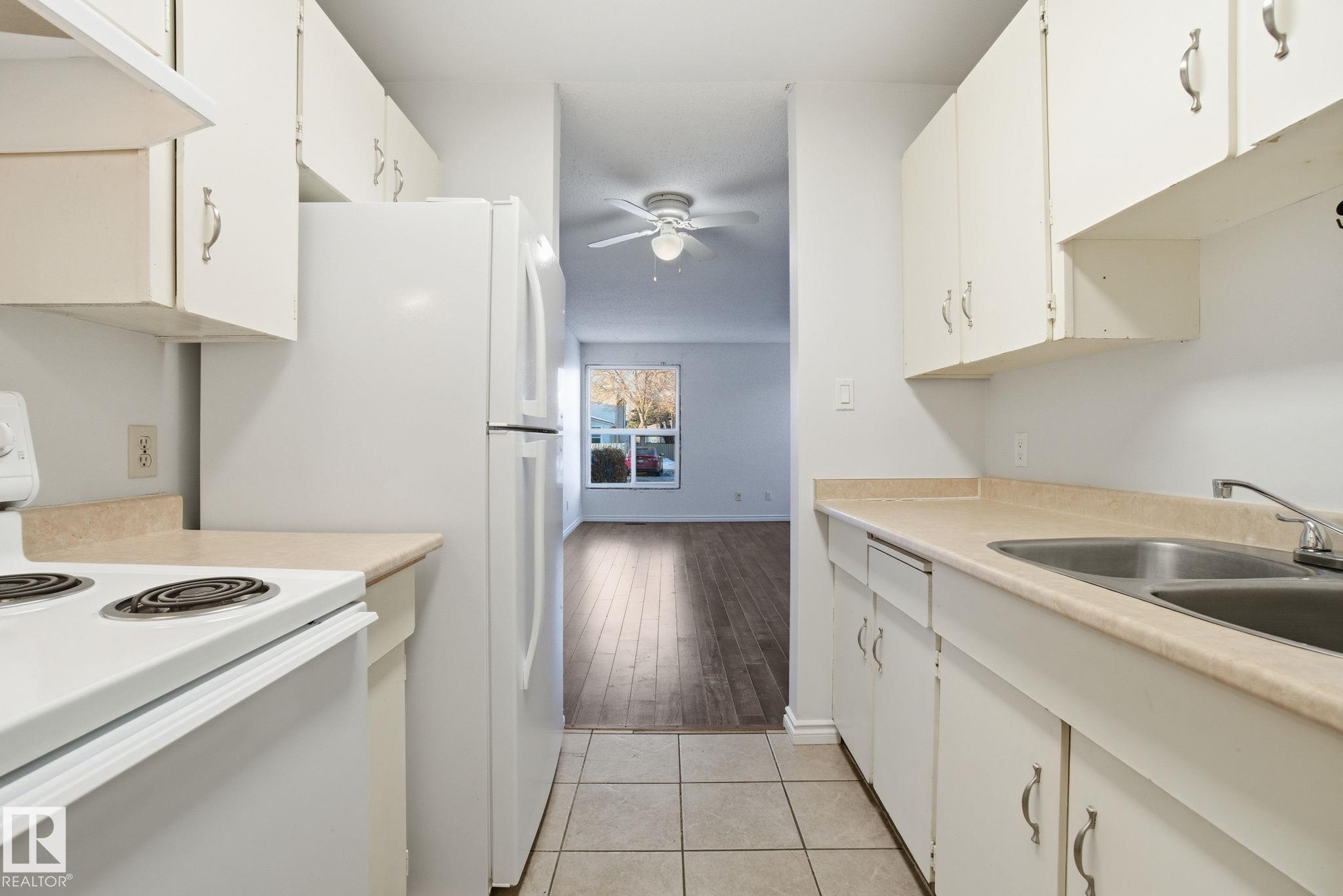 Photo 5 at 1130 Knottwood Road E NW, Ekota, Edmonton