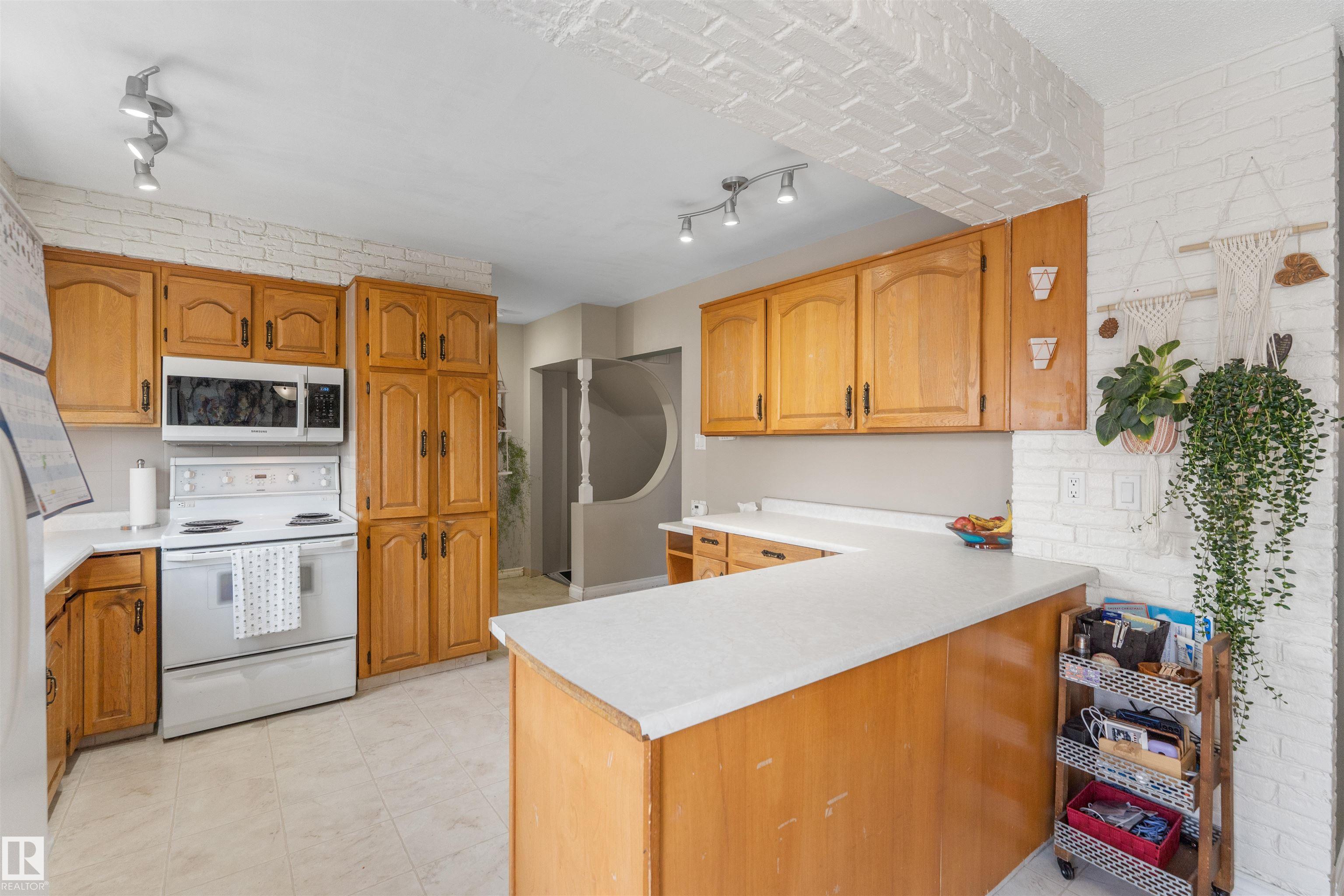 Photo 11 at 35 Linthorpe Road, Broxton Park, Spruce Grove